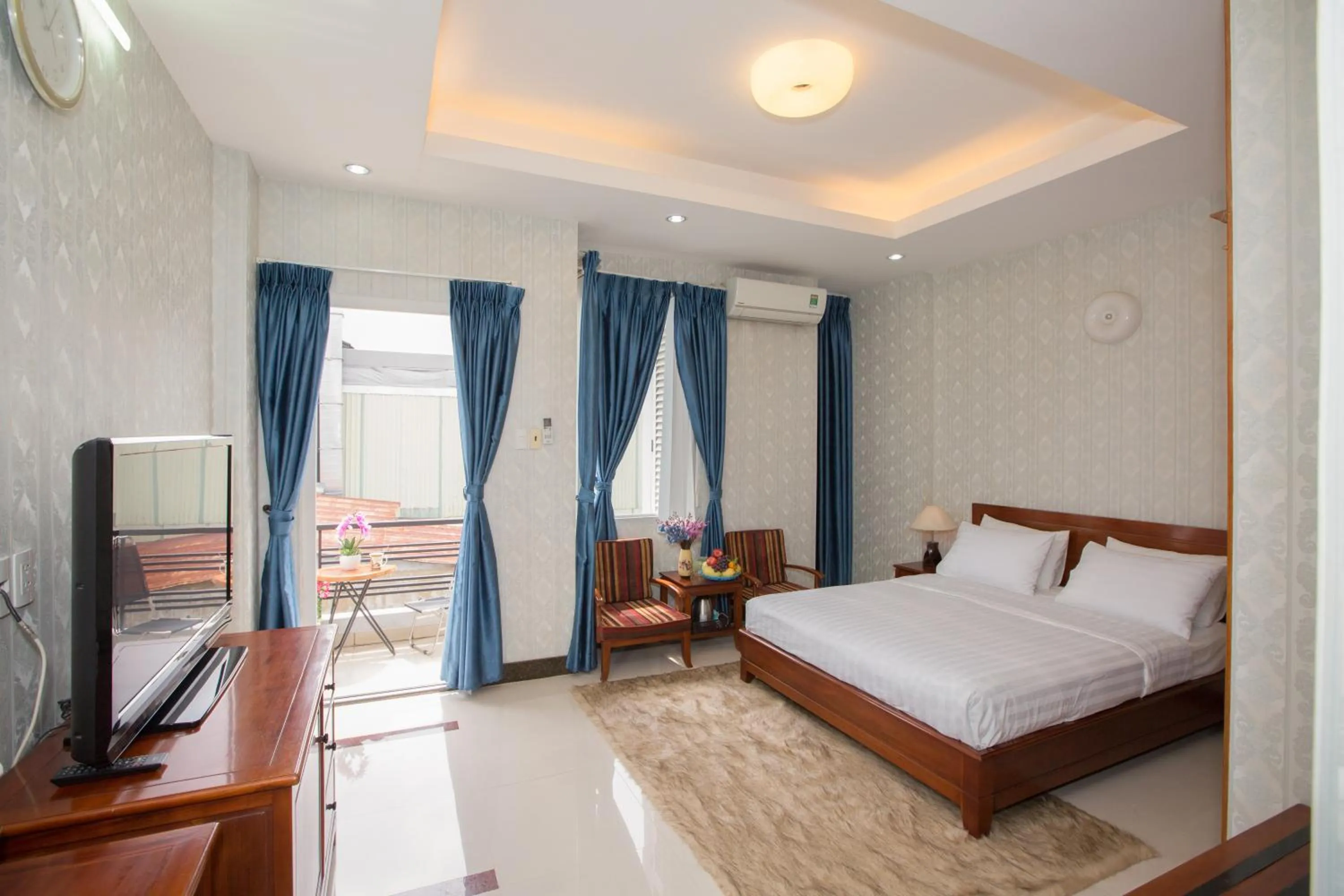 Photo of the whole room, Bed in Ben Thanh Retreats Hotel