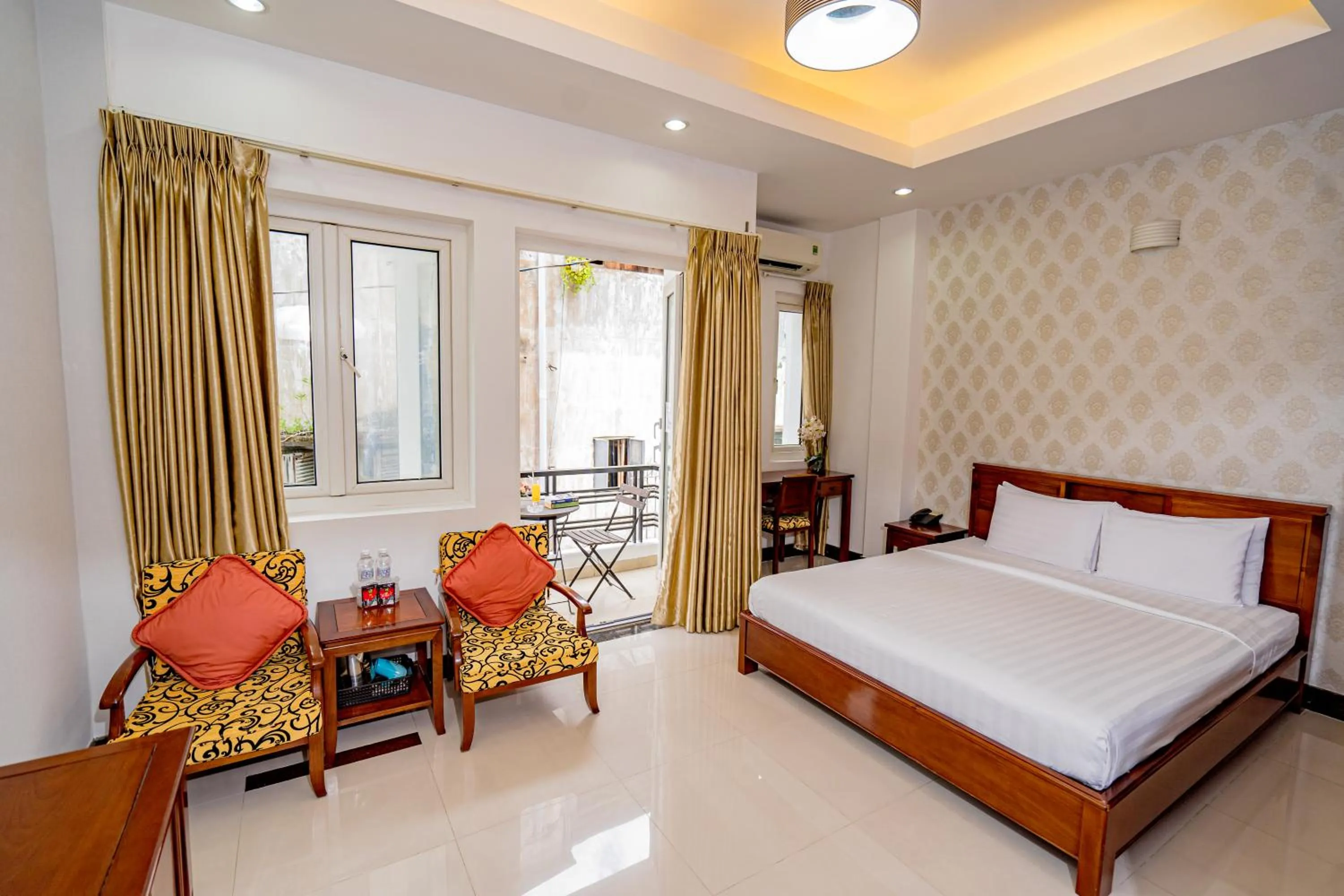 Photo of the whole room, Bed in Ben Thanh Retreats Hotel