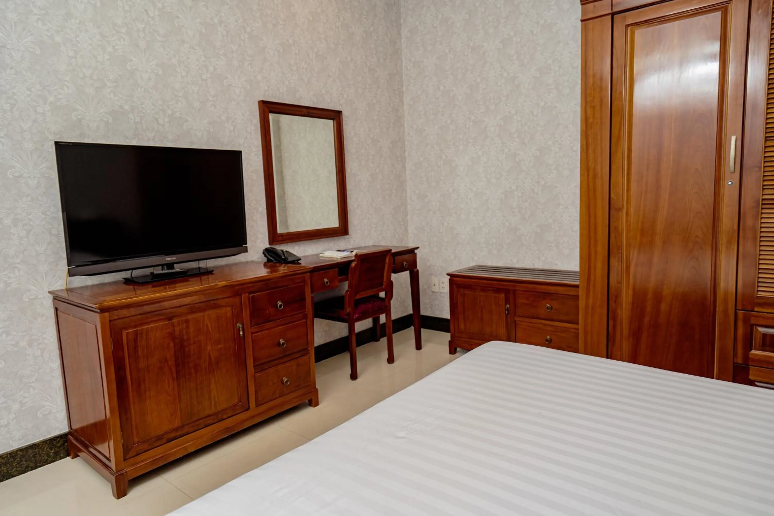 TV and multimedia, Bed in Ben Thanh Retreats Hotel