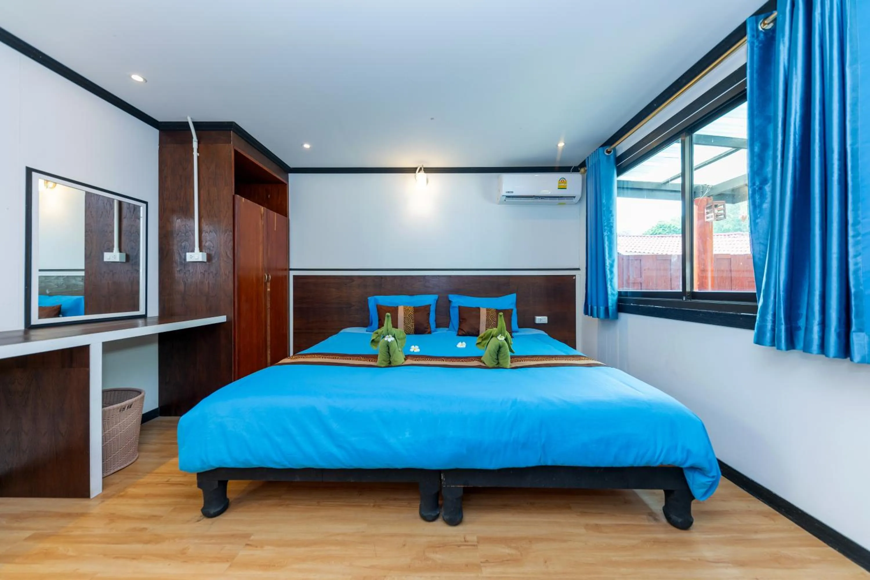 Bedroom, Bed in Phi Phi Long Beach Bungalow ( Had Yao)