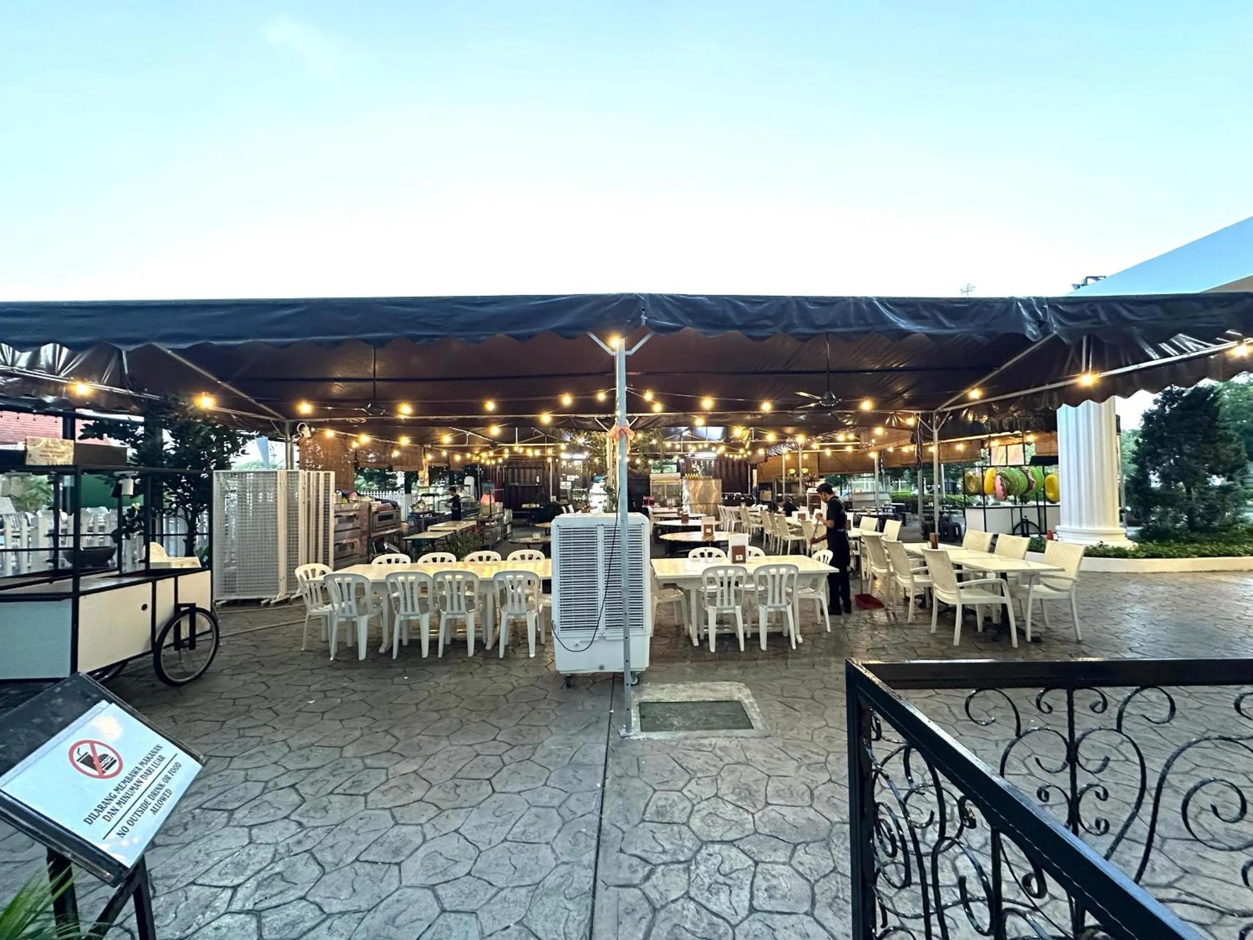 Restaurant/places to eat in Savanna Hill Resort