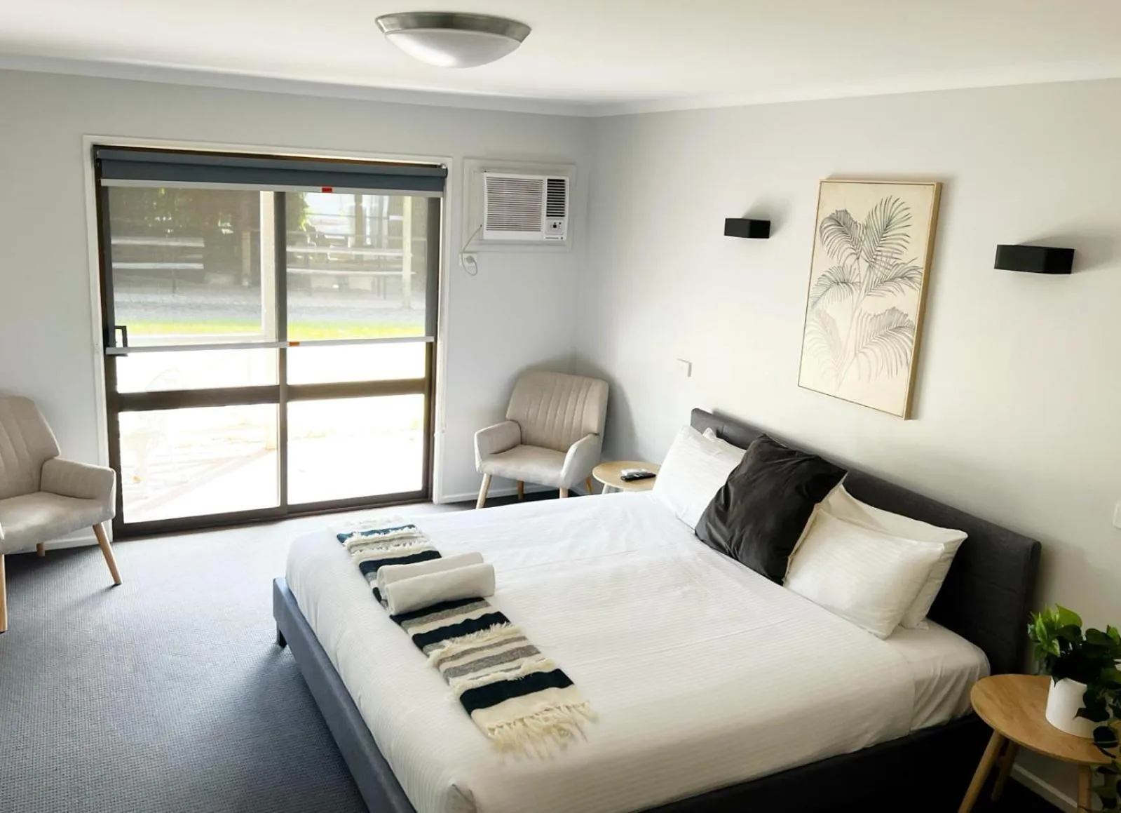 Bed in Lake Hume Resort