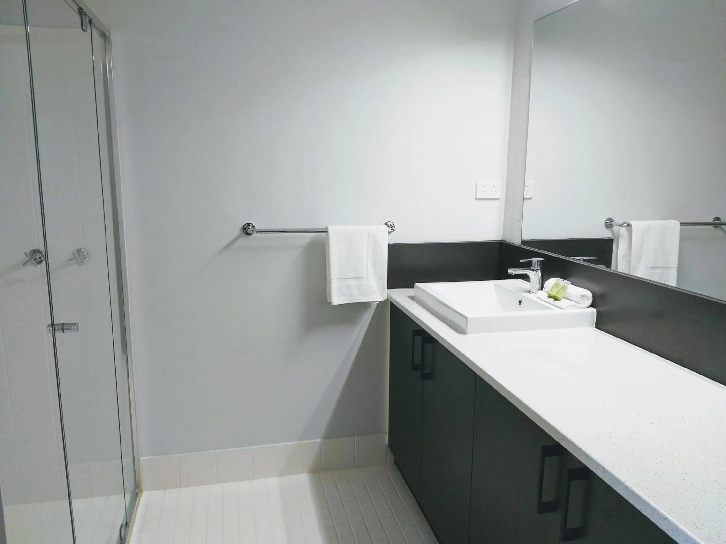 Bathroom in Lake Hume Resort
