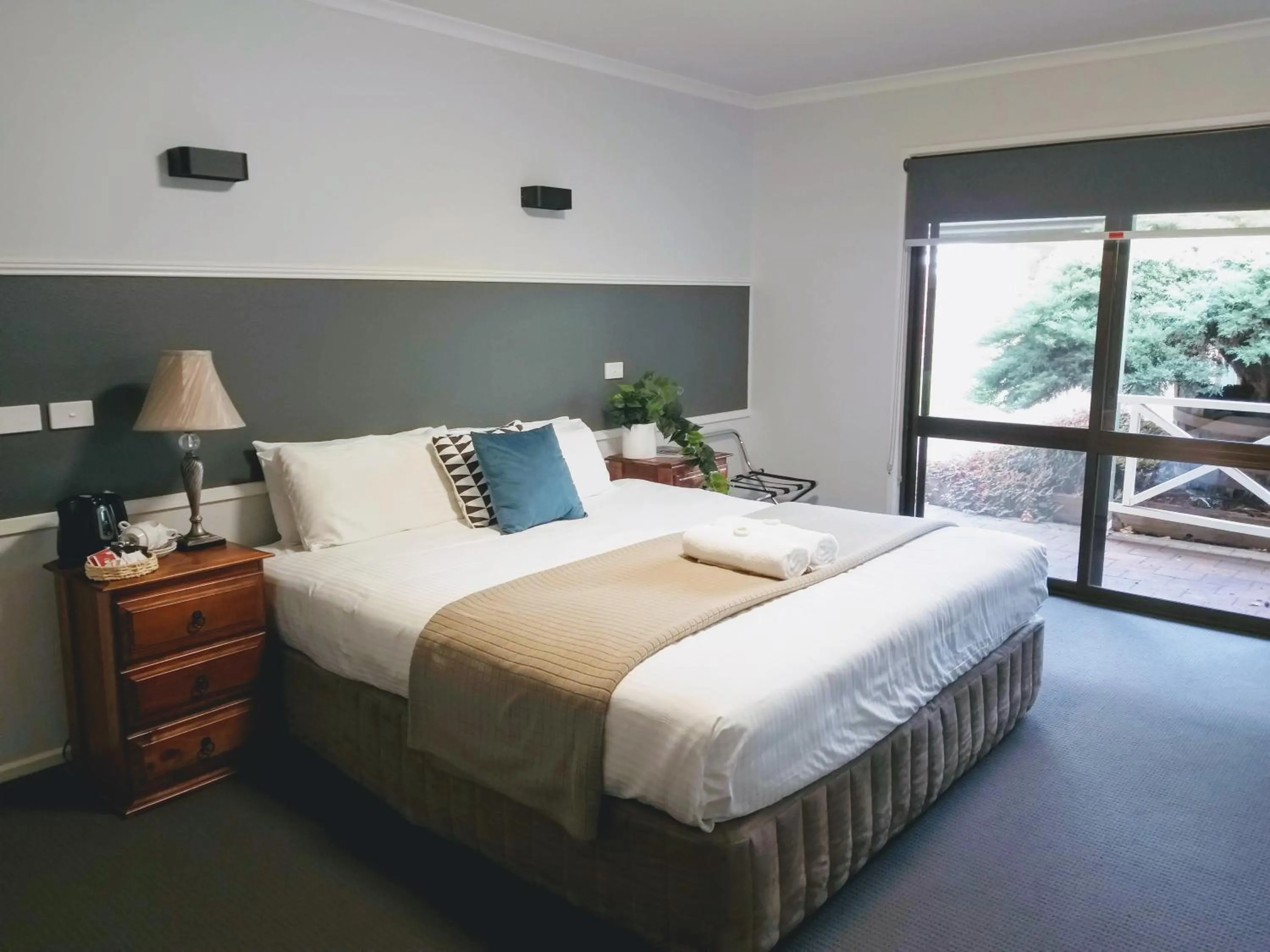 Bed in Lake Hume Resort