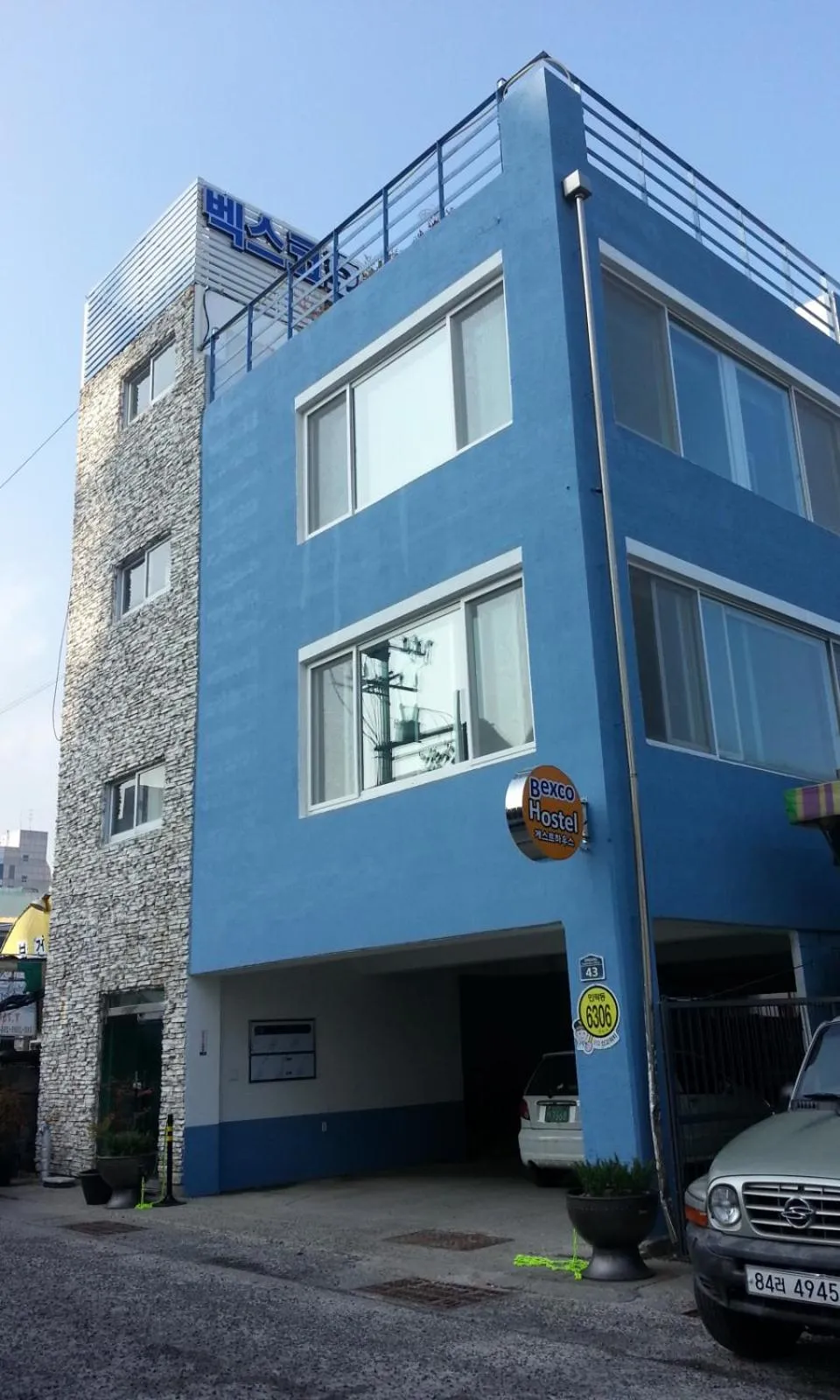 Facade/entrance in Bexco Hostel B&amp;B