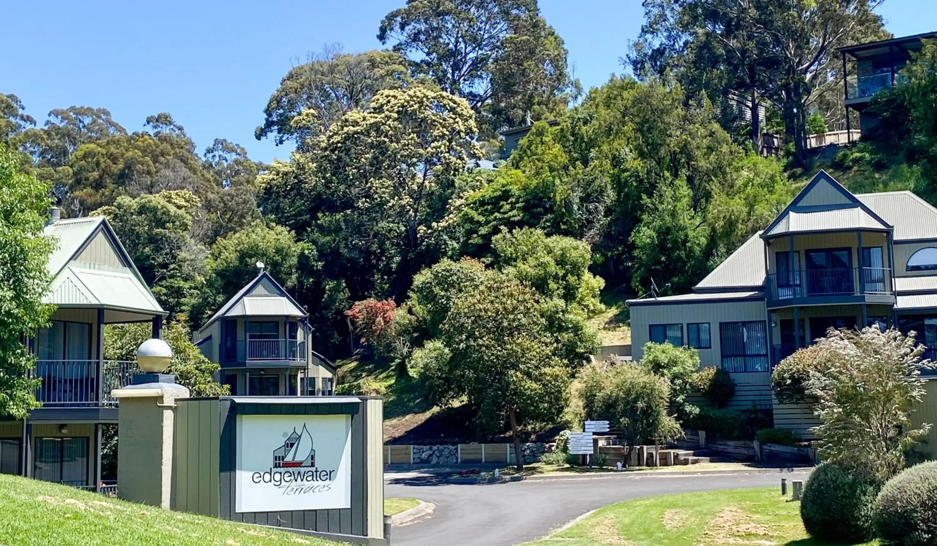 Edgewater Terraces at Metung Edgewater Terraces at Metung