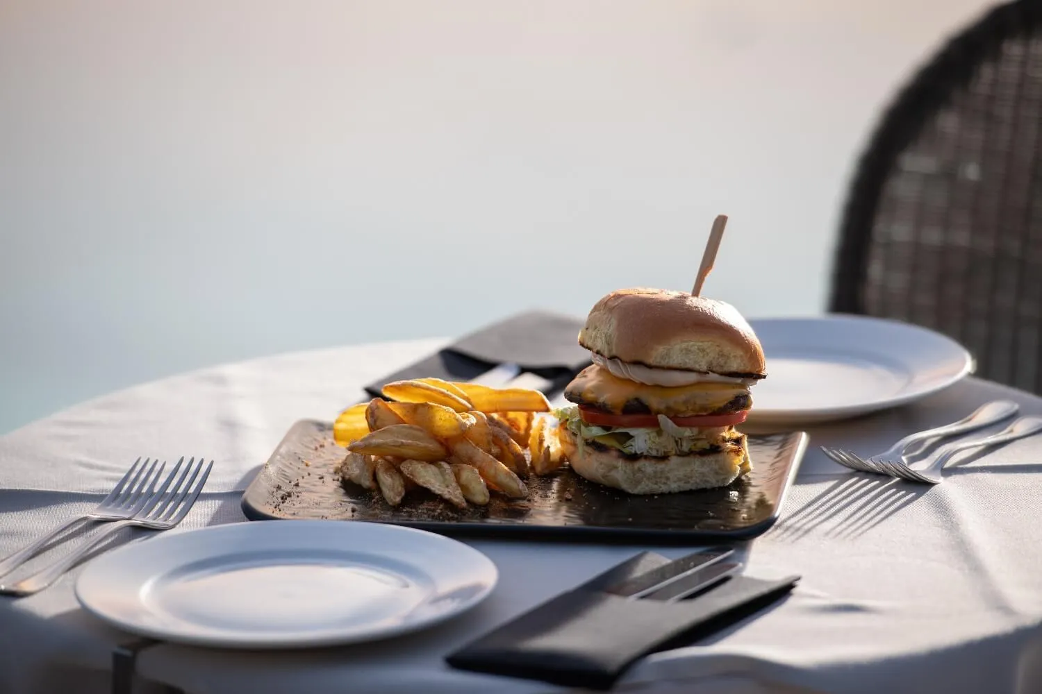 Restaurant/places to eat in Karavia Lux Inn