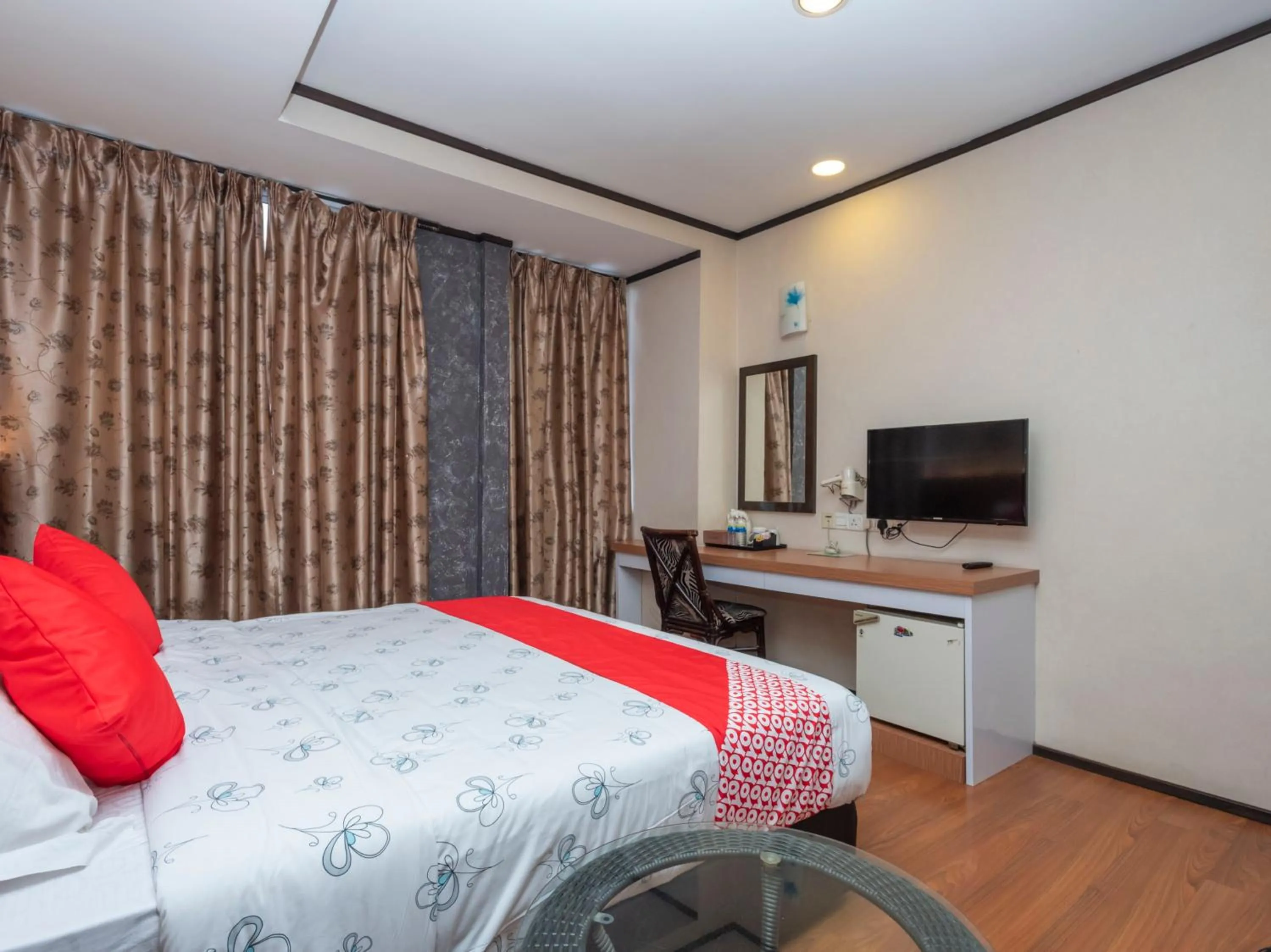 Bedroom, TV/Entertainment Center in Hotel Suan Bee Sutera