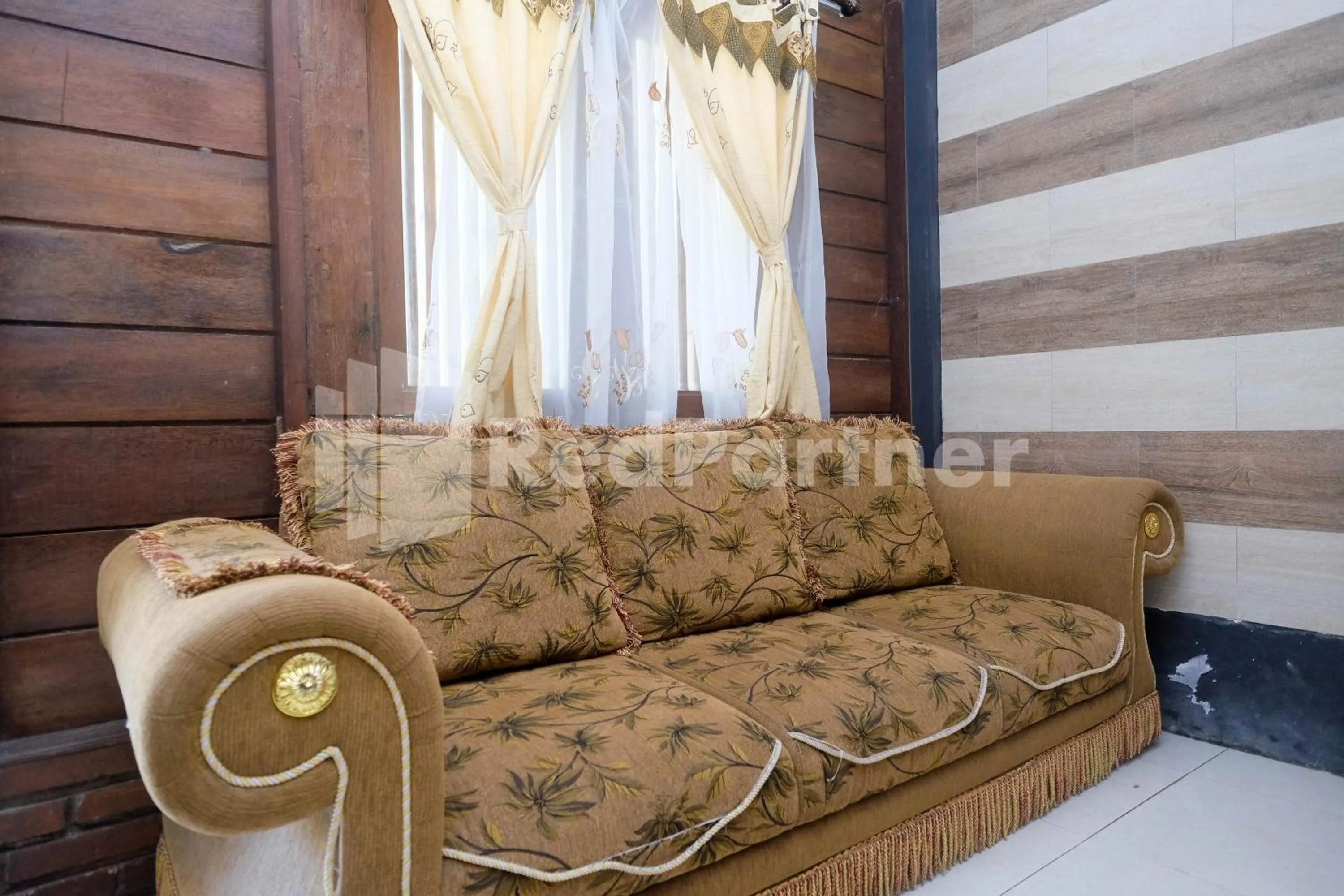 Seating area in Kebon Krapyak Cottage Syariah Mitra RedDoorz near Stadion Maguwoharjo