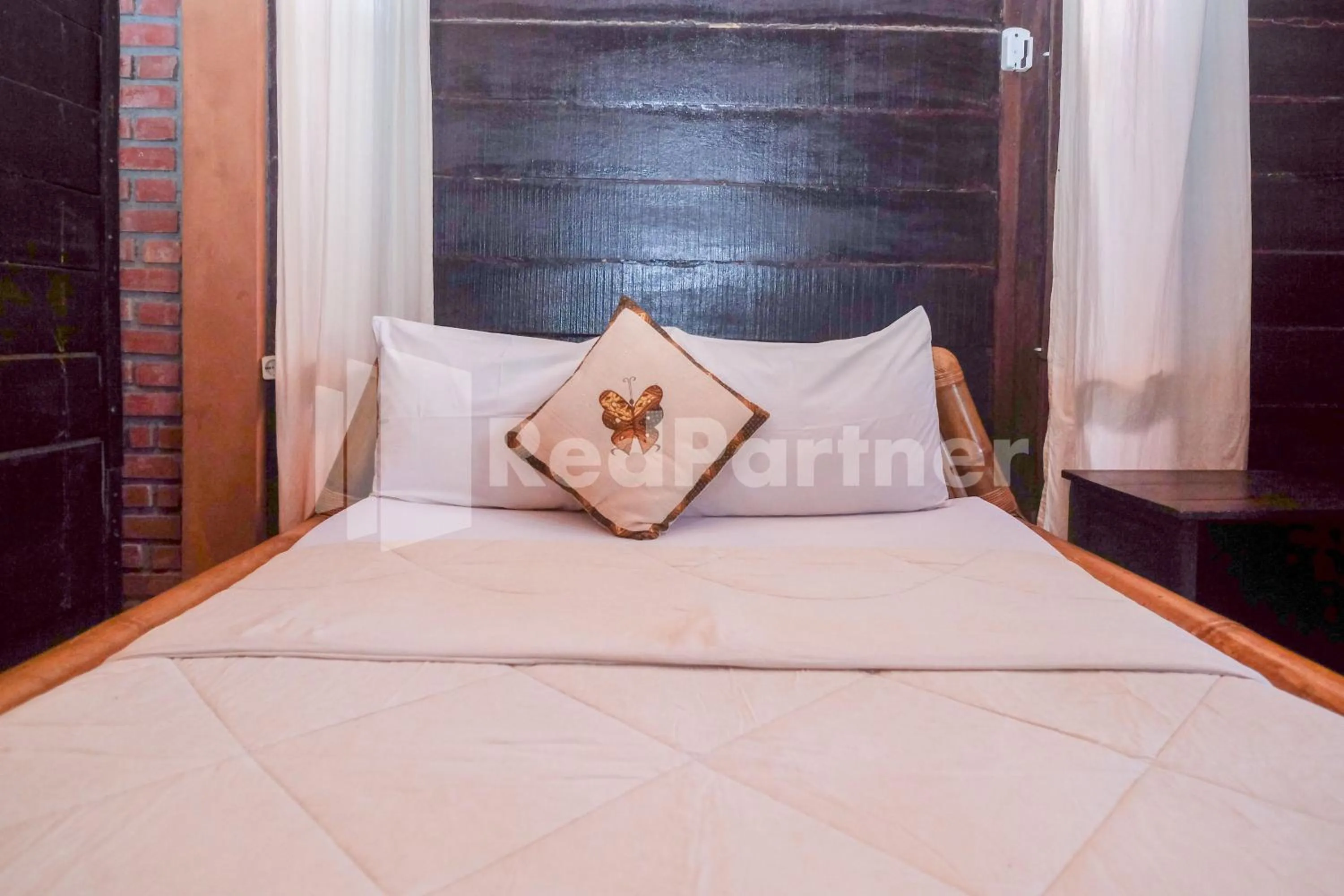 Bed in Kebon Krapyak Cottage Syariah Mitra RedDoorz near Stadion Maguwoharjo