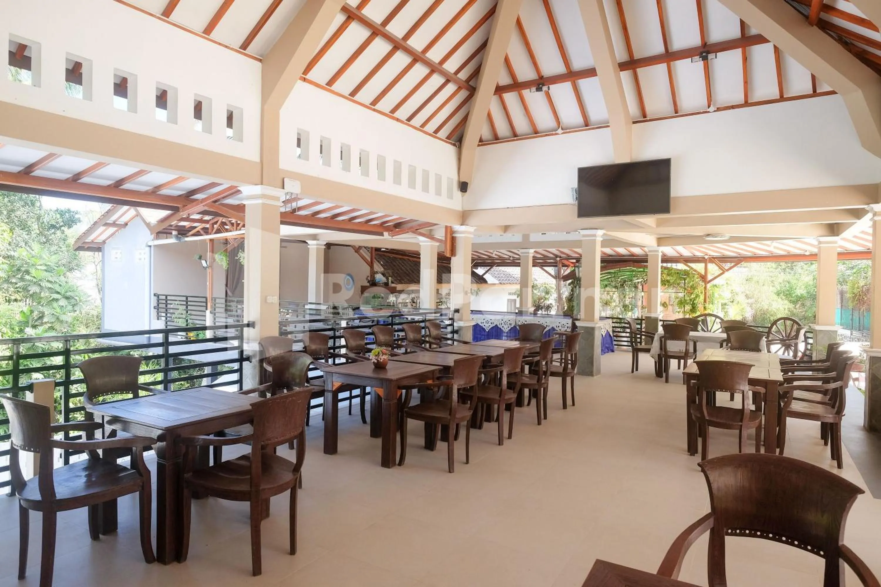 Restaurant/places to eat in Kebon Krapyak Cottage Syariah Mitra RedDoorz near Stadion Maguwoharjo