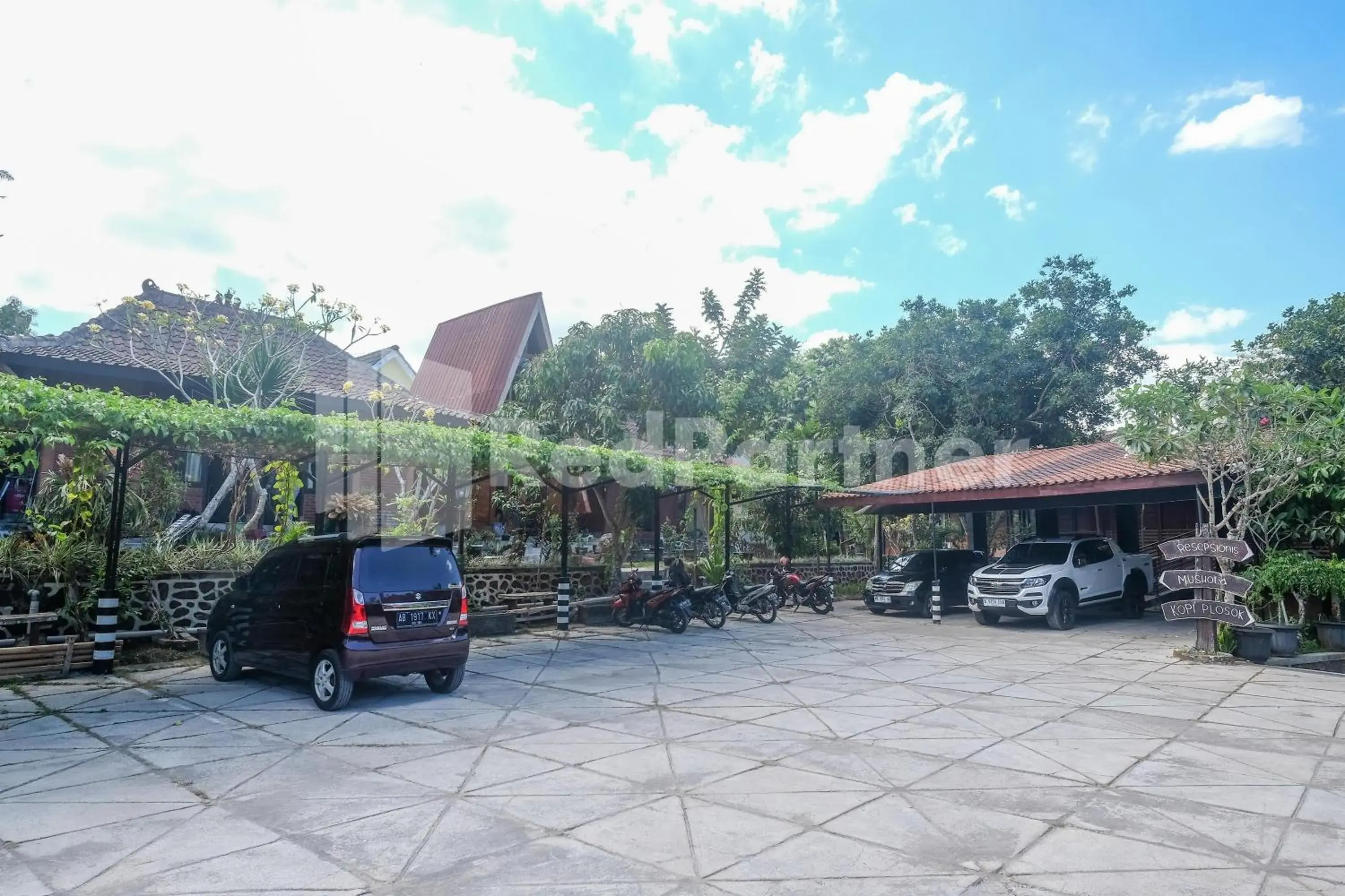 Parking in Kebon Krapyak Cottage Syariah RedPartner near Stadion Maguwoharjo