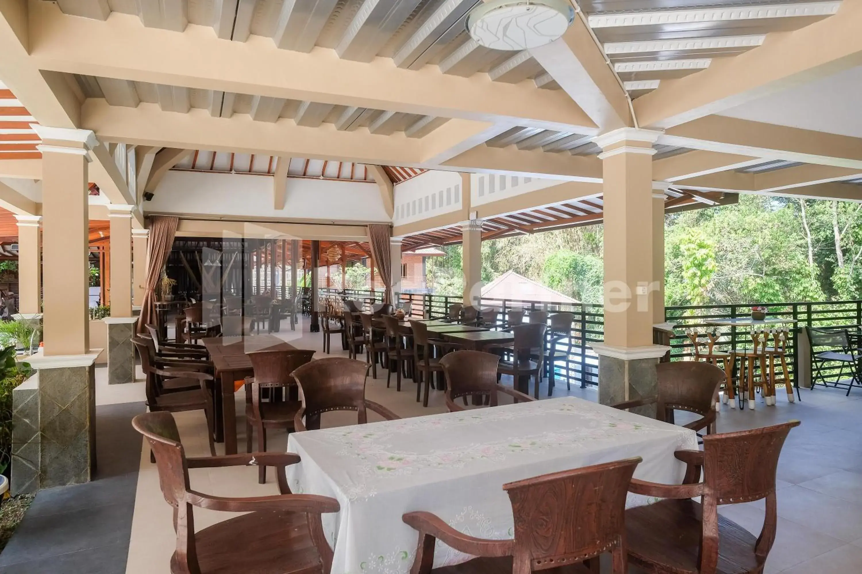 Restaurant/Places to Eat in Kebon Krapyak Cottage Syariah RedPartner near Stadion Maguwoharjo