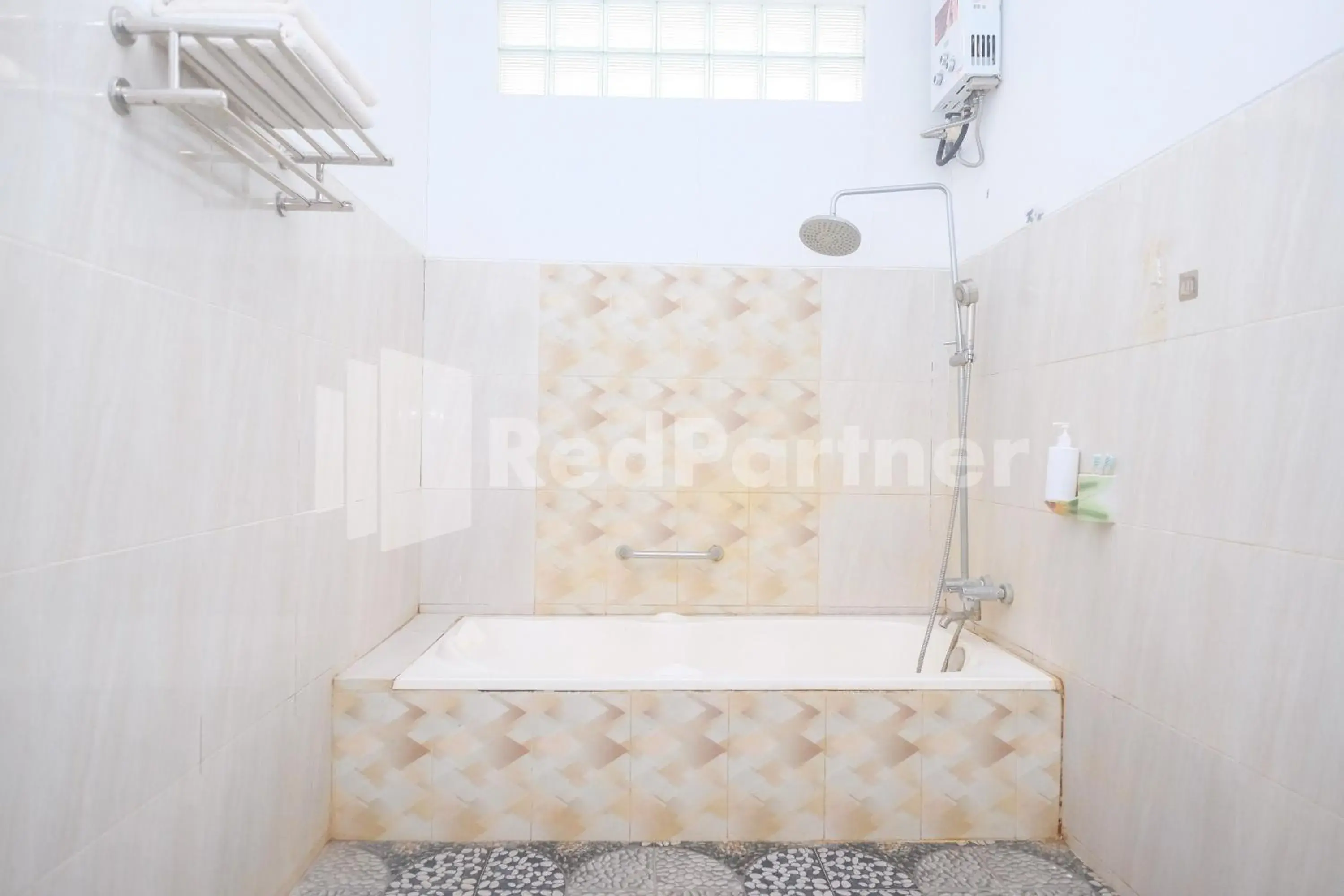 Bathroom in Kebon Krapyak Cottage Syariah RedPartner near Stadion Maguwoharjo