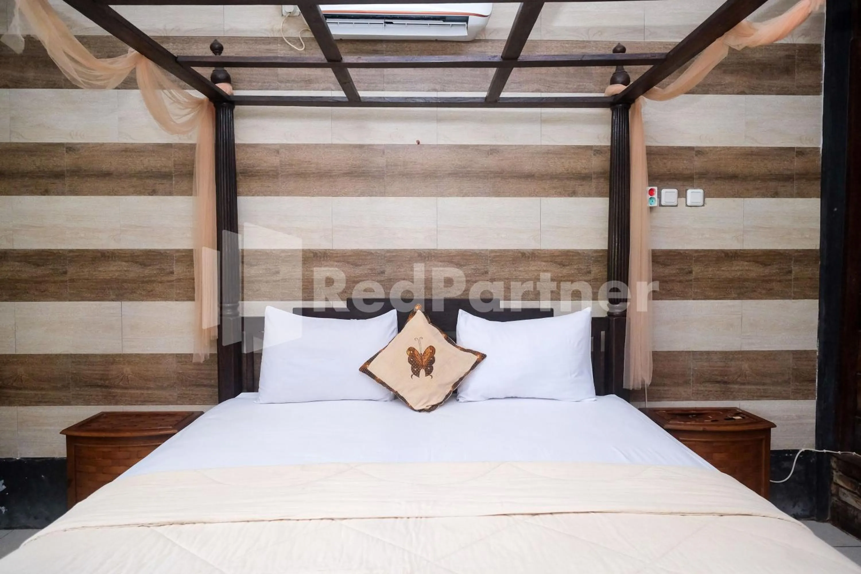 Bed in Kebon Krapyak Cottage Syariah Mitra RedDoorz near Stadion Maguwoharjo