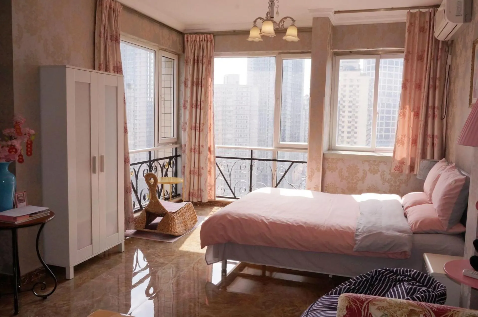 Bedroom, Bed in Xus Residential Apartment Near Jiefangbei and Hongya Cave In The City Centre