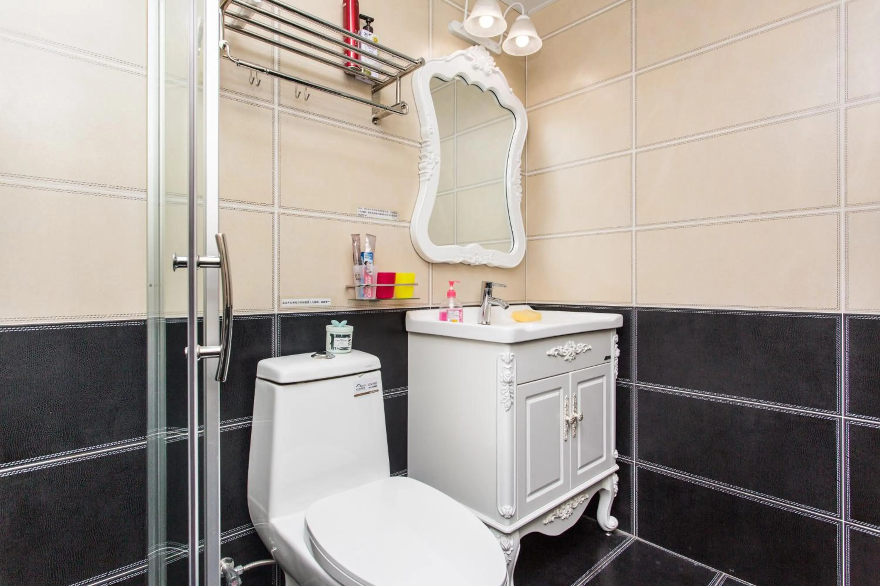 Toilet in Xus Residential Apartment Near Jiefangbei and Hongya Cave In The City Centre