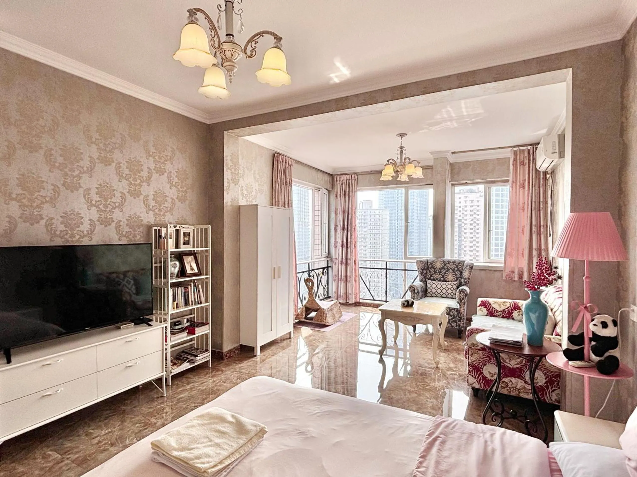 Photo of the whole room, Bed in Xus Residential Apartment Near Jiefangbei and Hongya Cave In The City Centre
