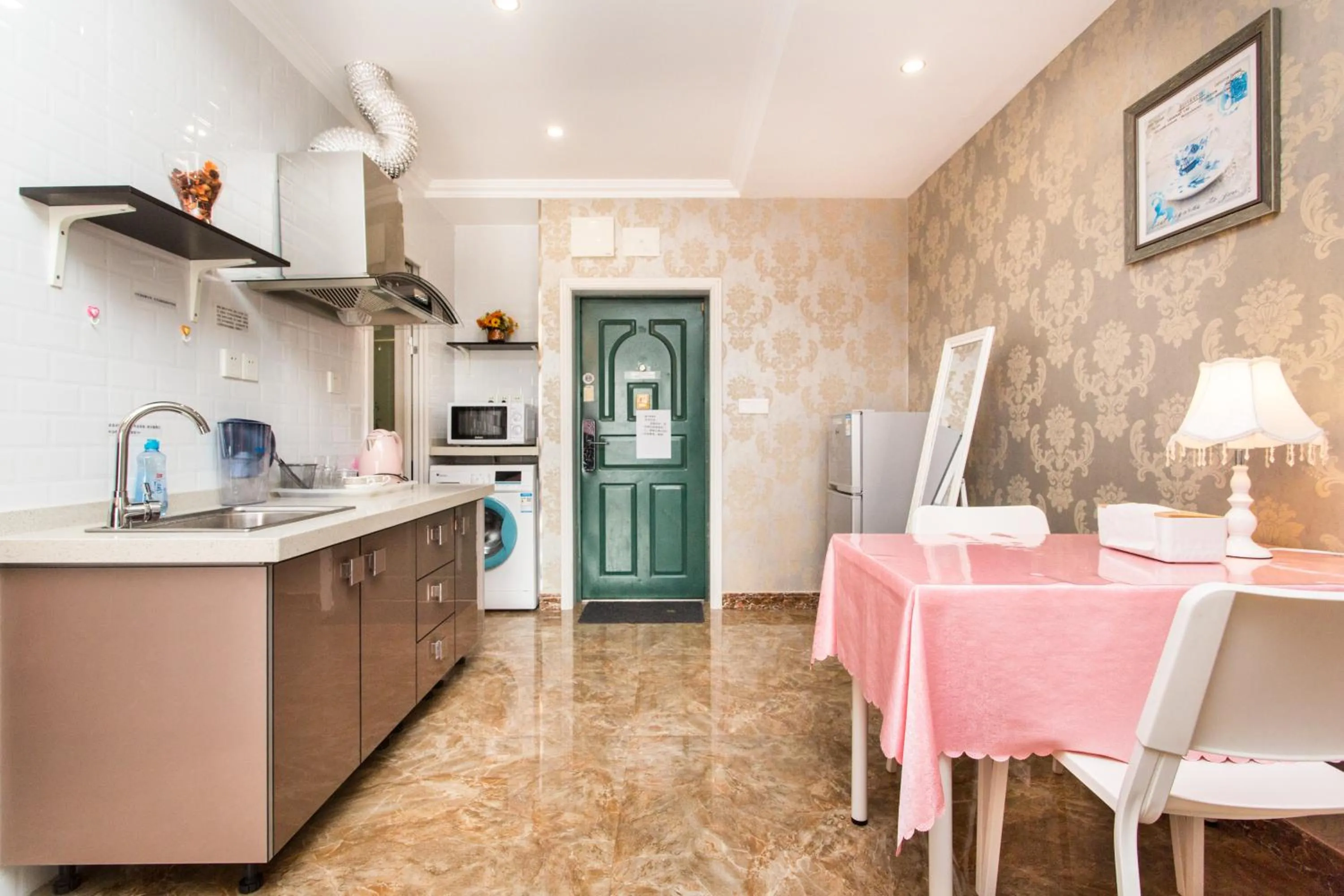 Kitchen or kitchenette in Xus Residential Apartment Near Jiefangbei and Hongya Cave In The City Centre