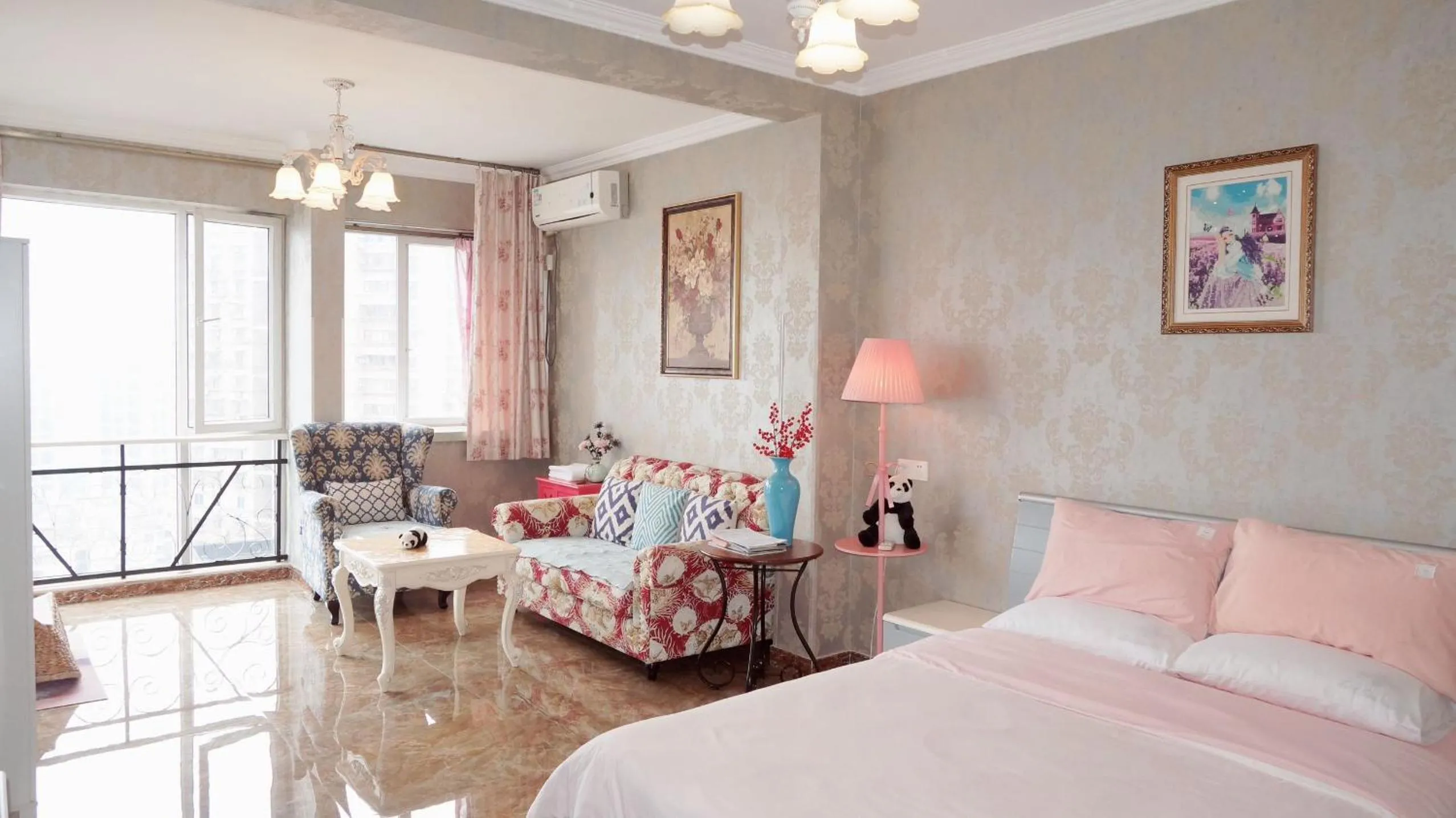 Photo of the whole room, Bed in Xus Residential Apartment Near Jiefangbei and Hongya Cave In The City Centre