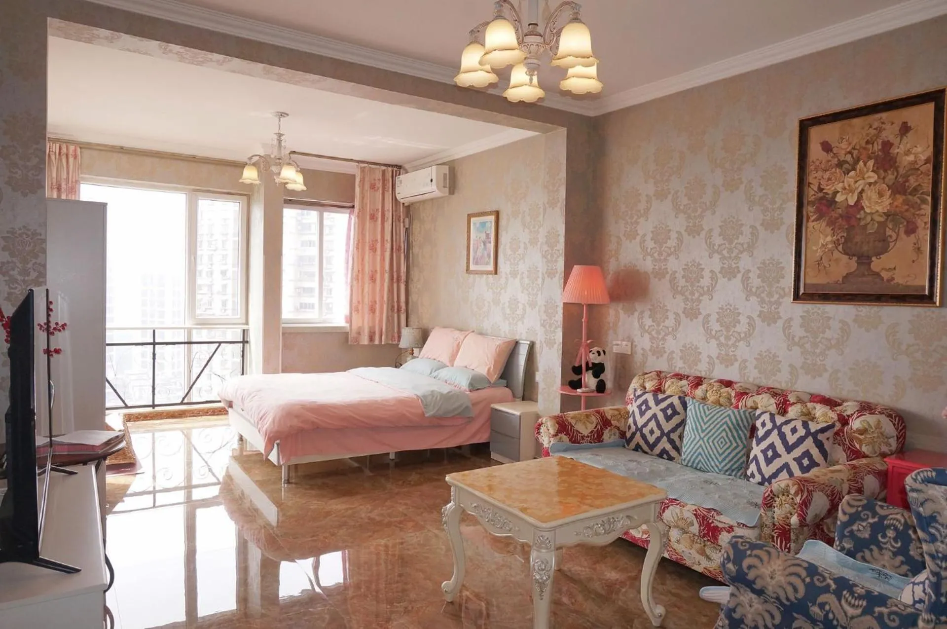 Photo of the whole room, Bed in Xus Residential Apartment Near Jiefangbei and Hongya Cave In The City Centre