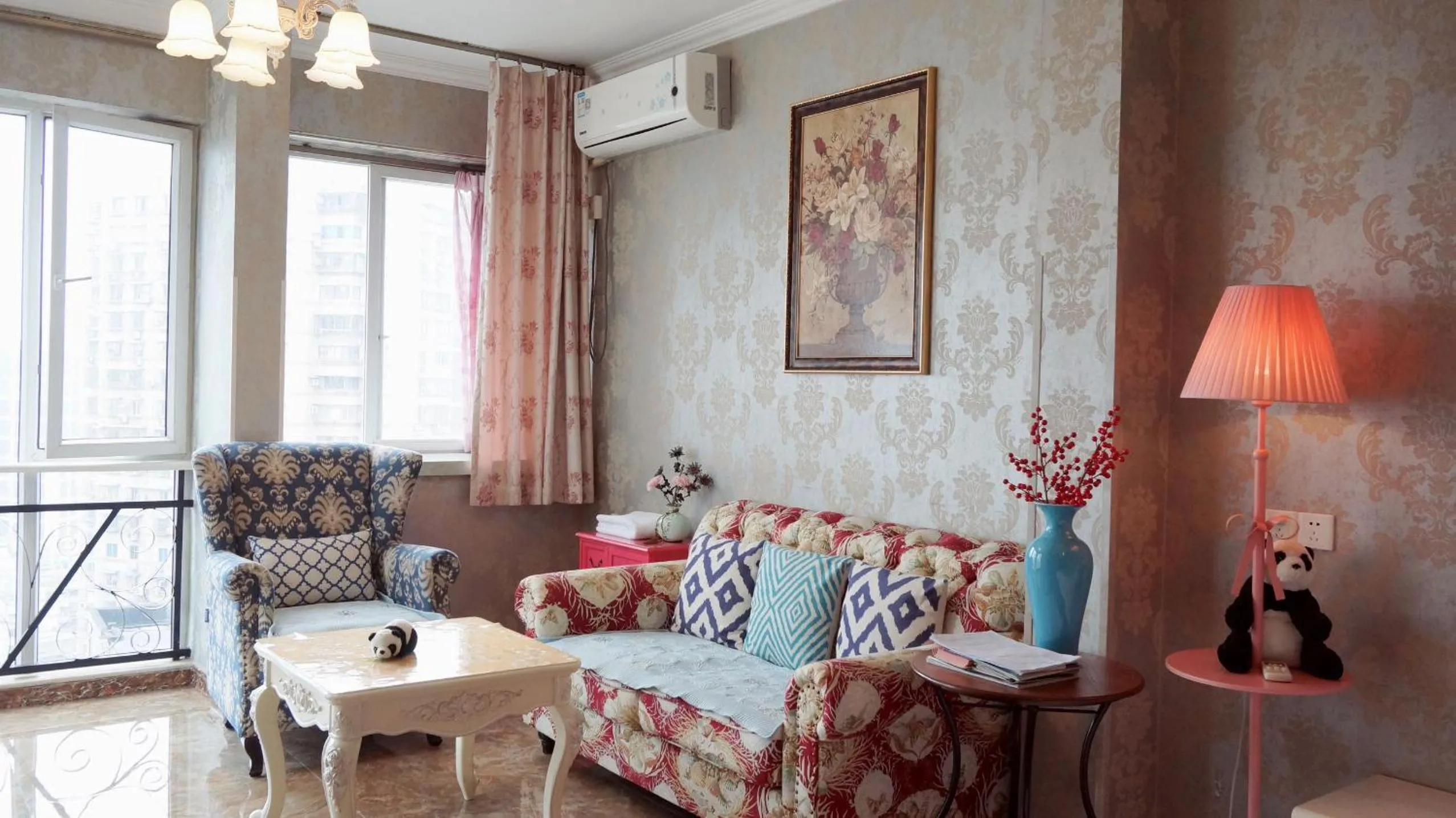 Seating area in Xus Residential Apartment Near Jiefangbei and Hongya Cave In The City Centre