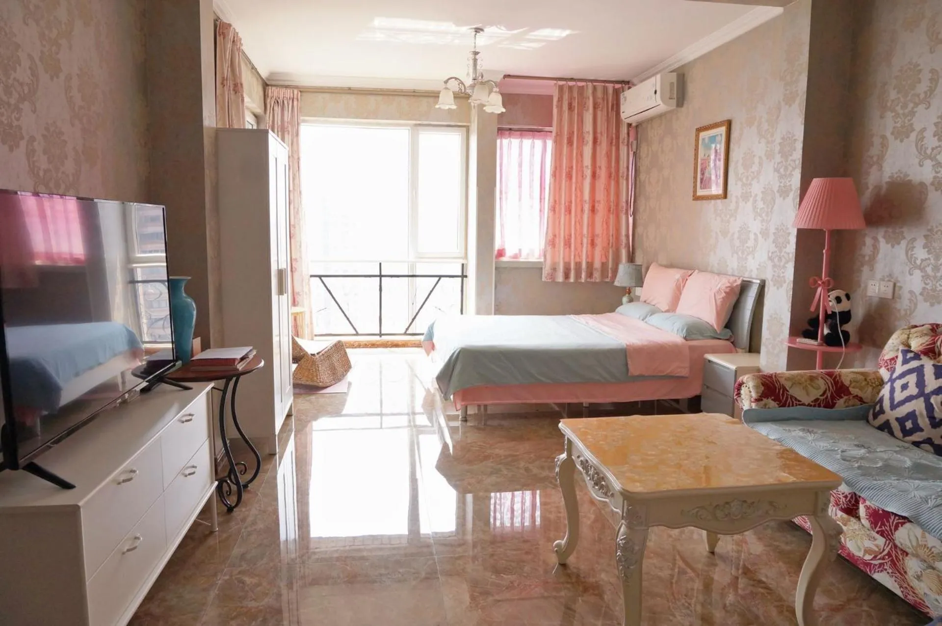 Photo of the whole room, Bed in Xus Residential Apartment Near Jiefangbei and Hongya Cave In The City Centre