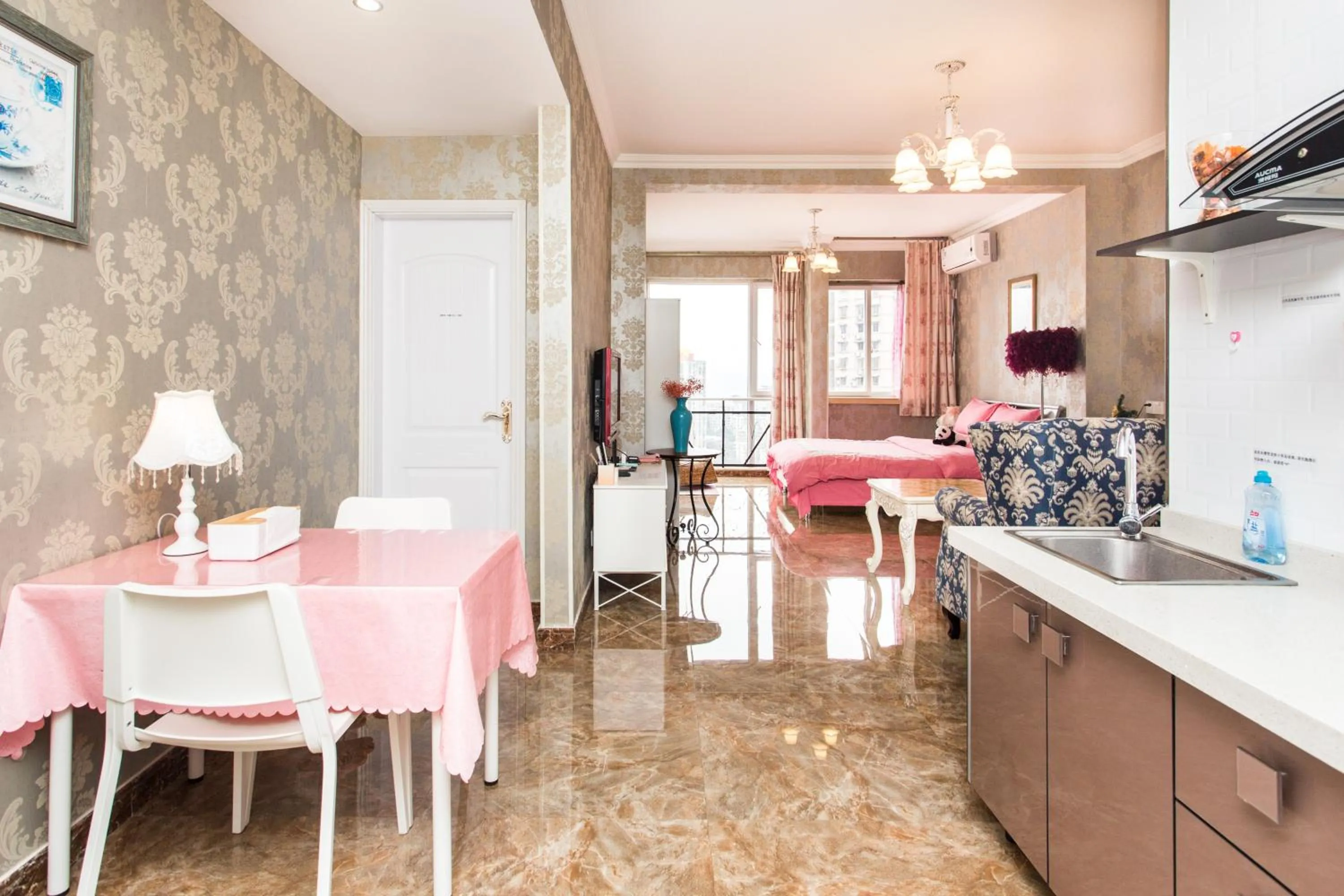 Kitchen or kitchenette in Xus Residential Apartment Near Jiefangbei and Hongya Cave In The City Centre
