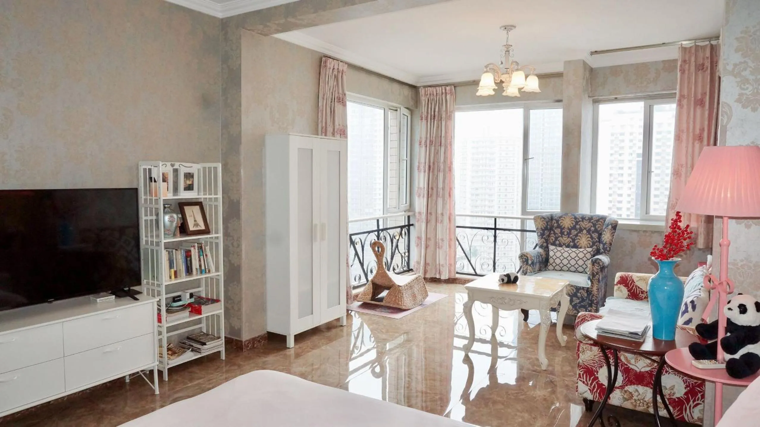 Photo of the whole room, Bed in Xus Residential Apartment Near Jiefangbei and Hongya Cave In The City Centre