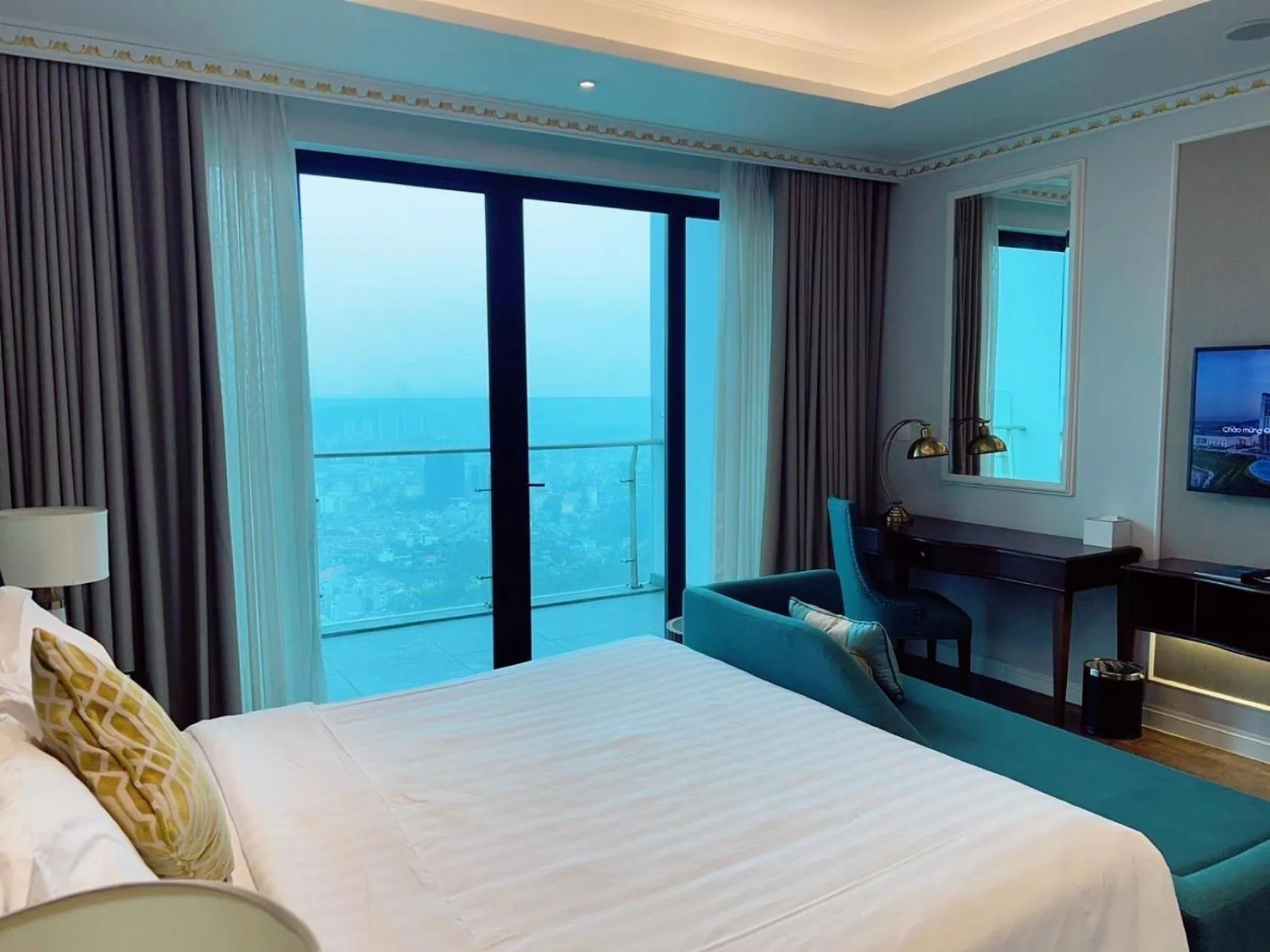 Bed in FLC Halong Bay Golf Club & Luxury Resort