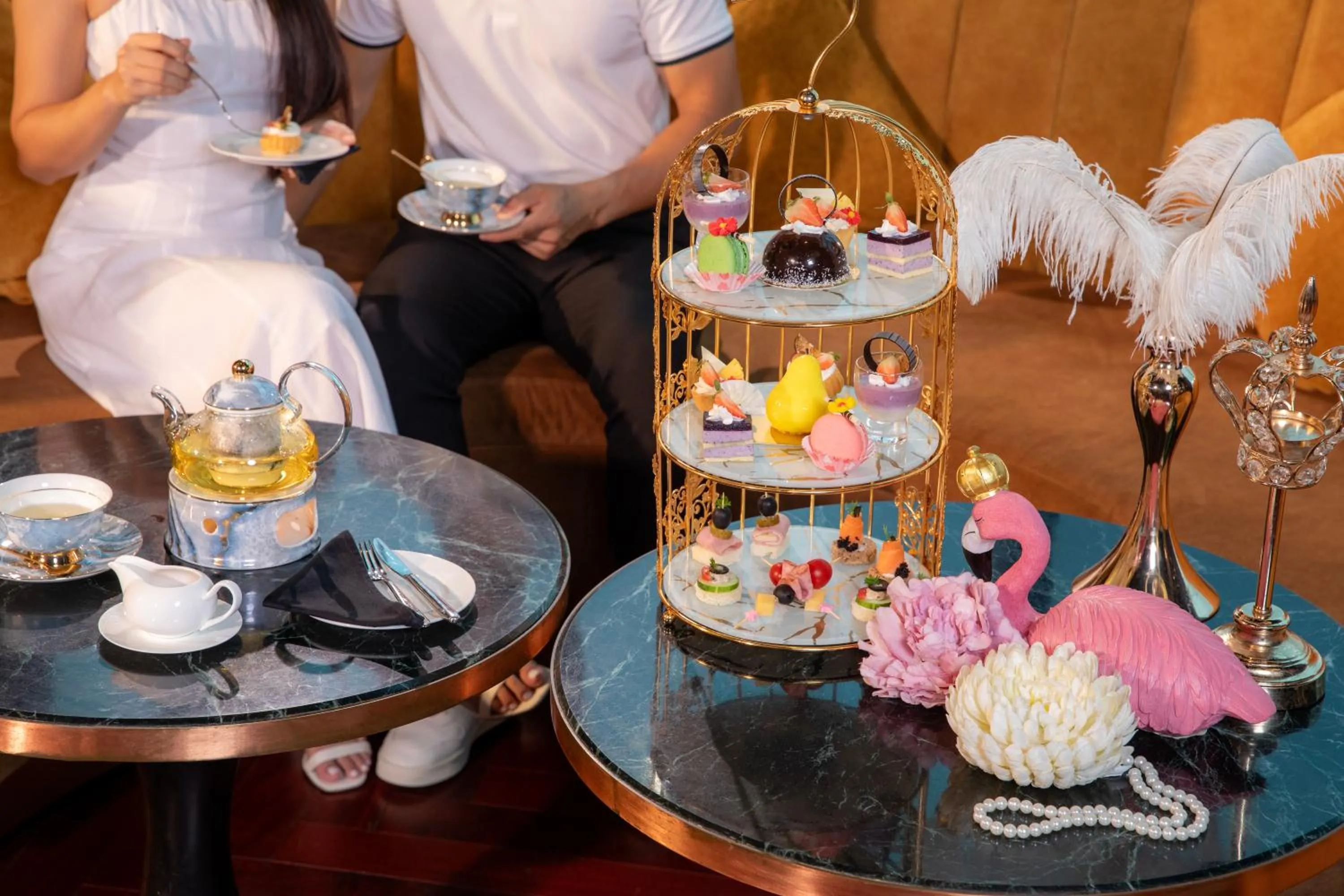 Lounge or bar in FLC Halong Bay Golf Club & Luxury Resort