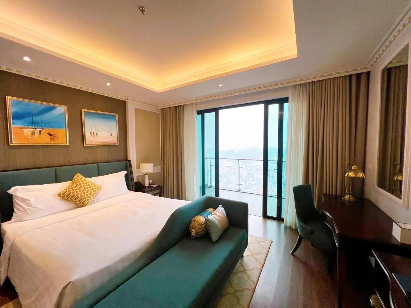 Club Double Room – Bay View in FLC Halong Bay Golf Club & Luxury Resort Club Double Room – Bay View in FLC Halong Bay Golf Club & Luxury Resort