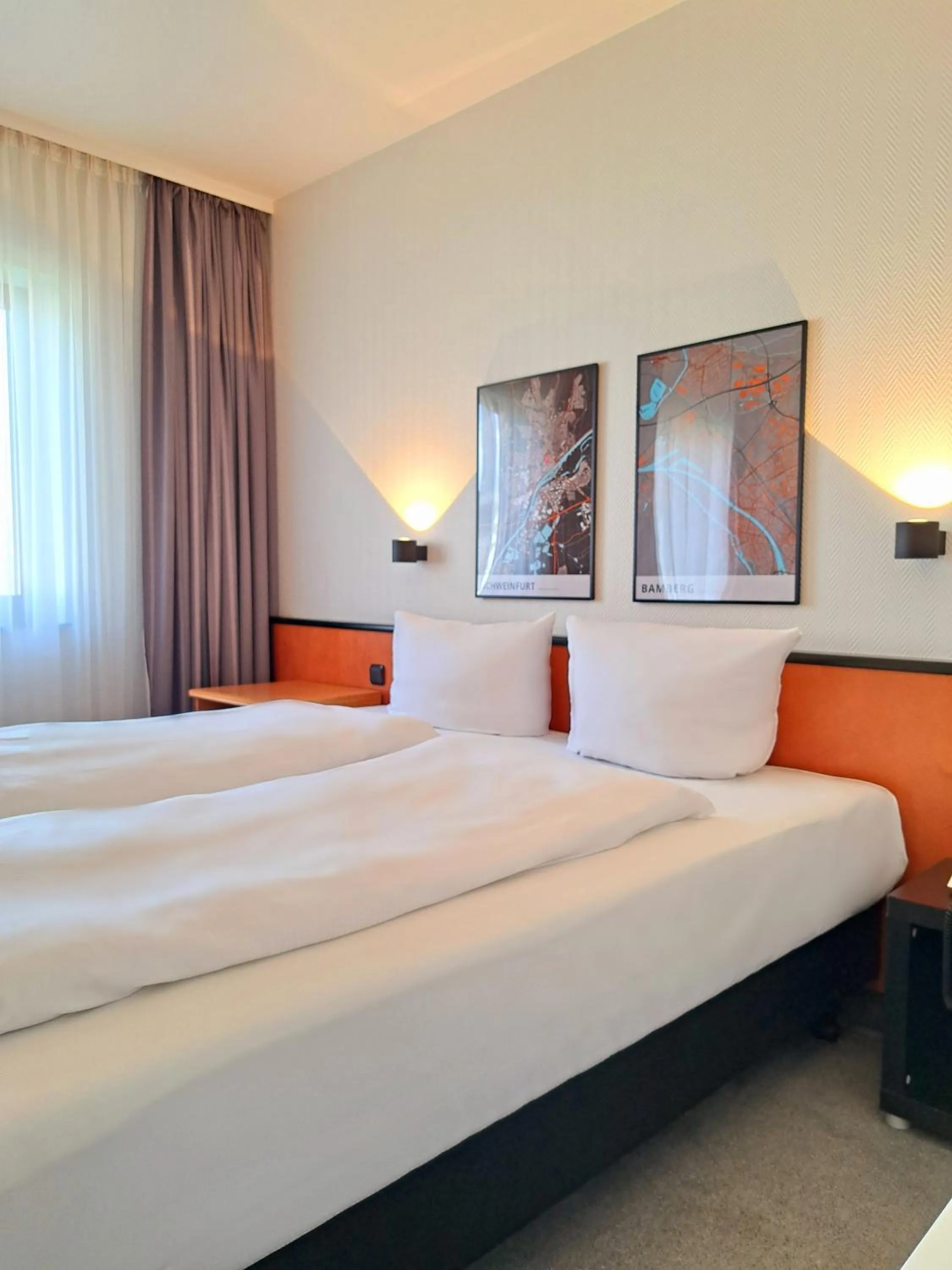 Photo of the whole room, Bed in Hotel Ross