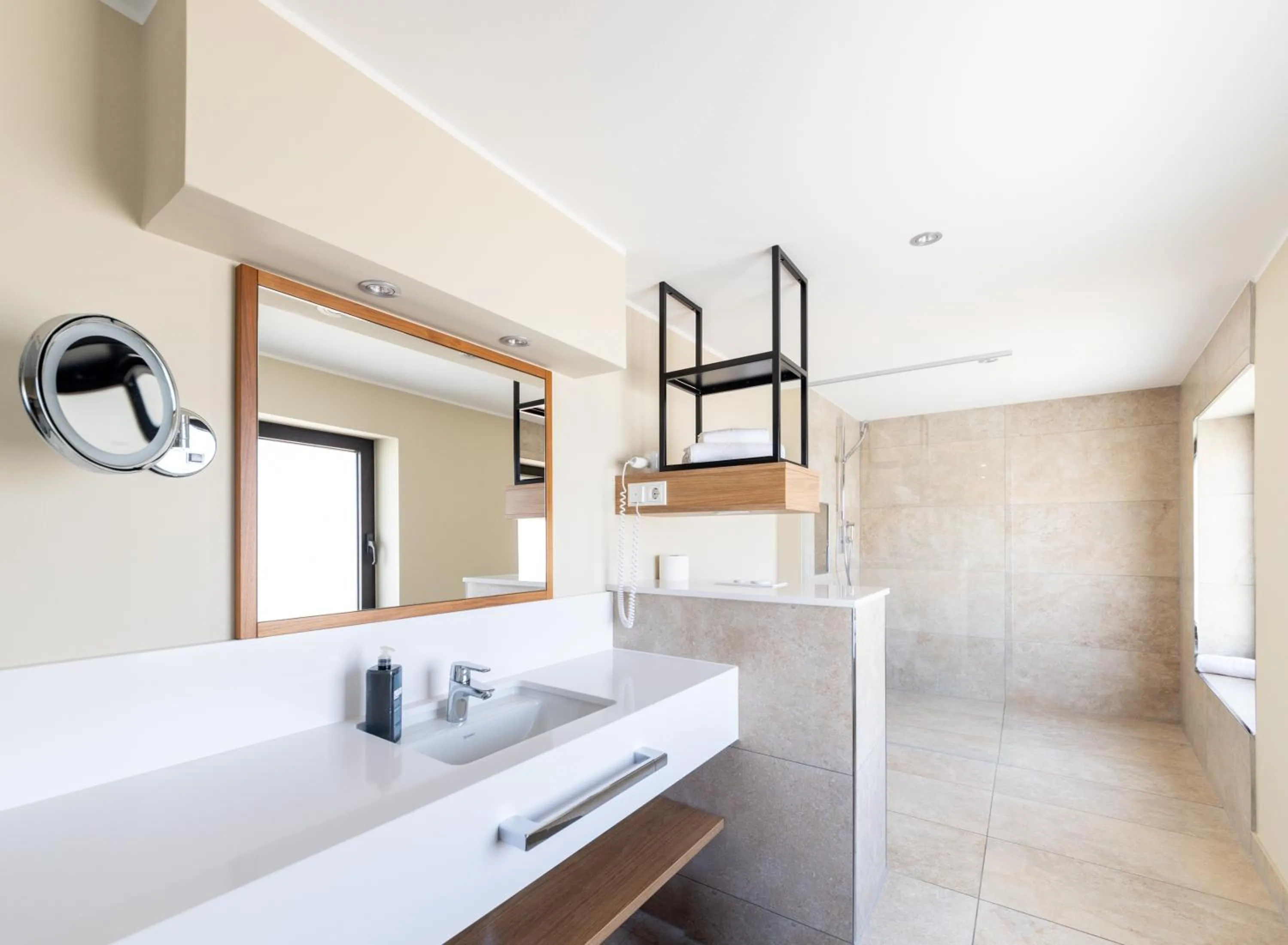 Shower in Hotel Ross