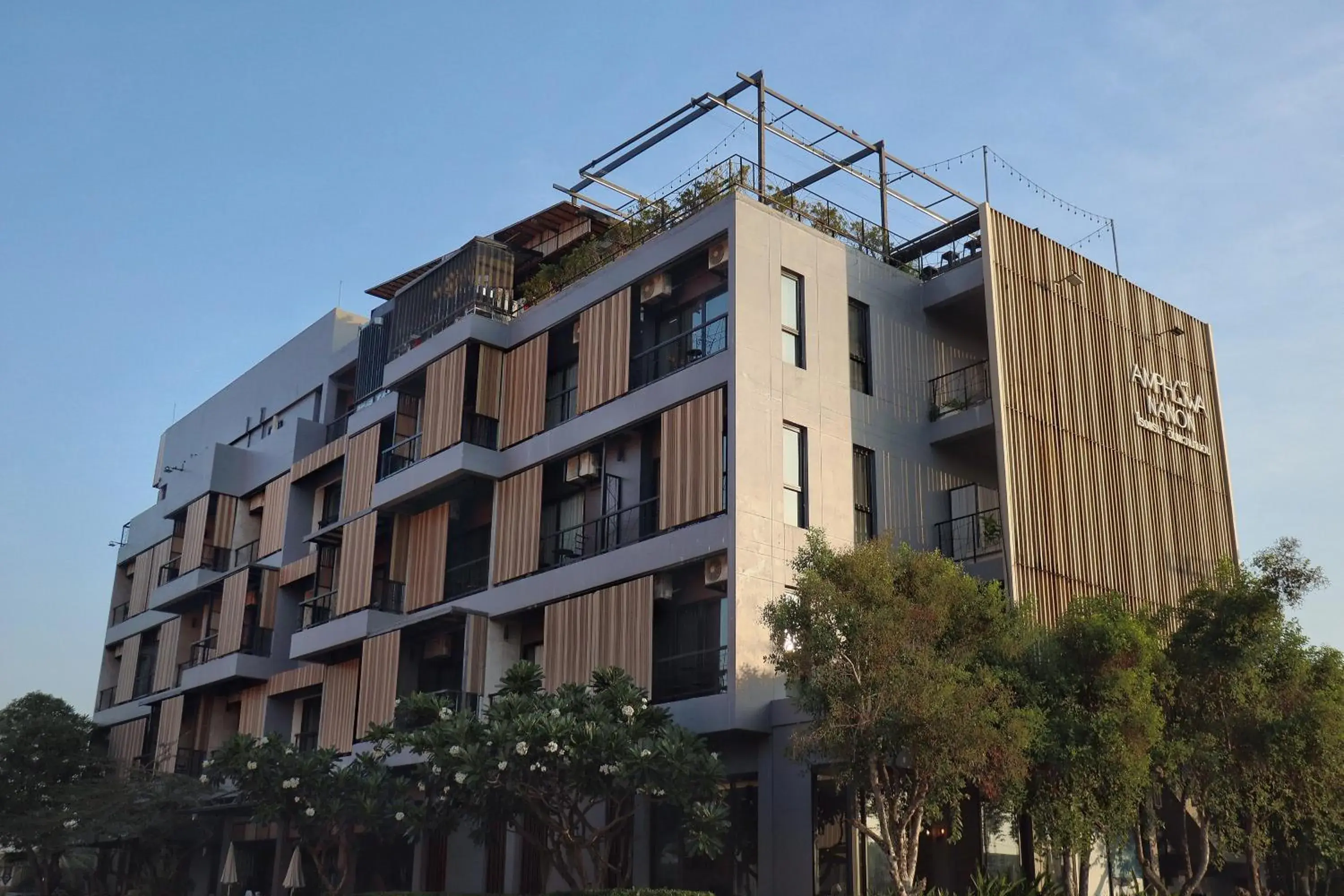 Property building in Amphawa Nanon Hotel Property building in Amphawa Nanon Hotel