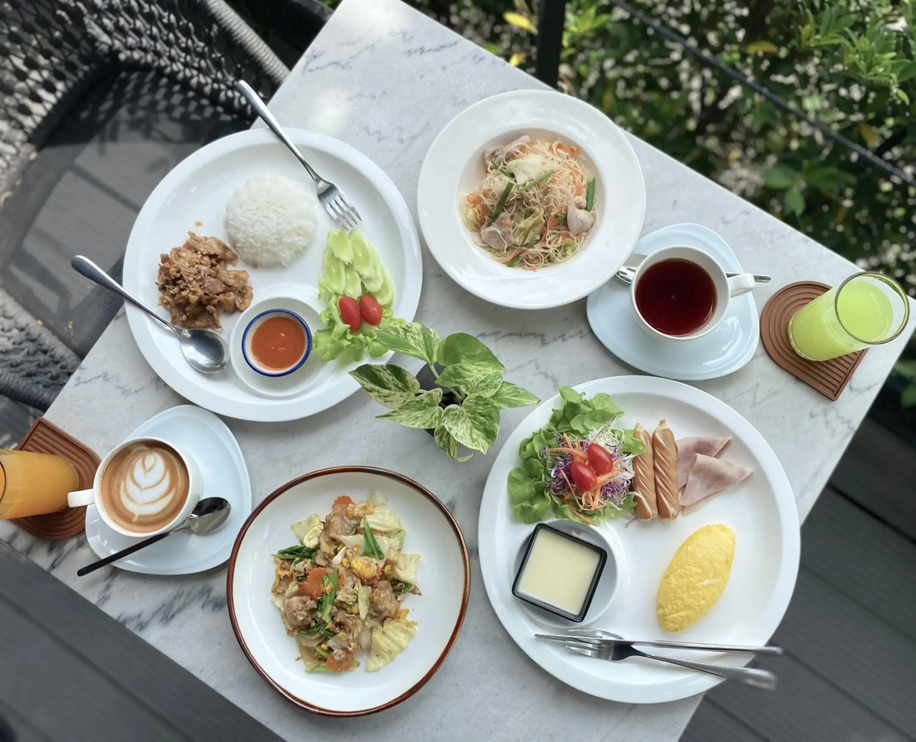 Food and drinks in Amphawa Nanon Hotel Food and drinks in Amphawa Nanon Hotel