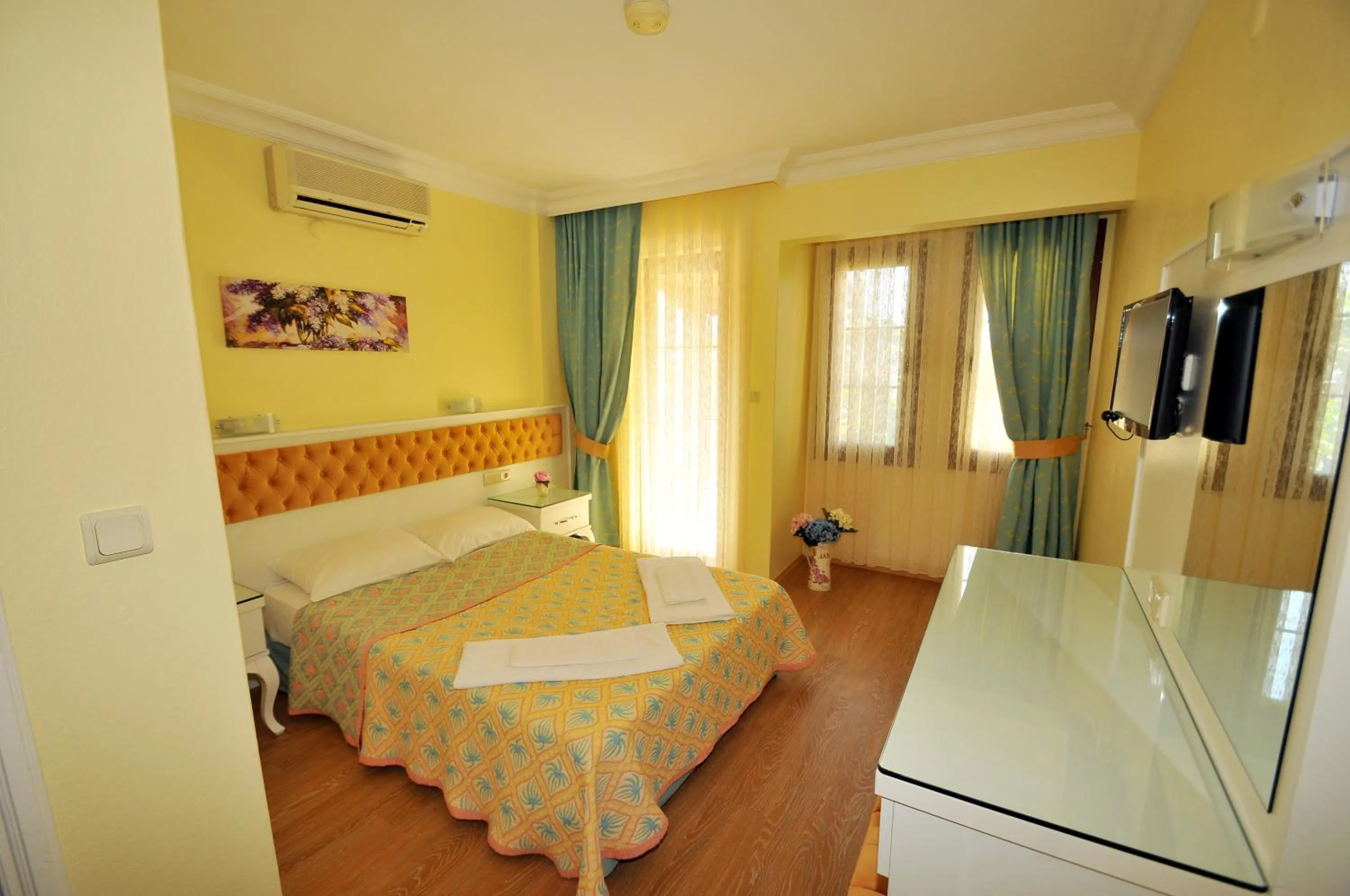 Photo of the whole room in İlkiz Beach Hotel