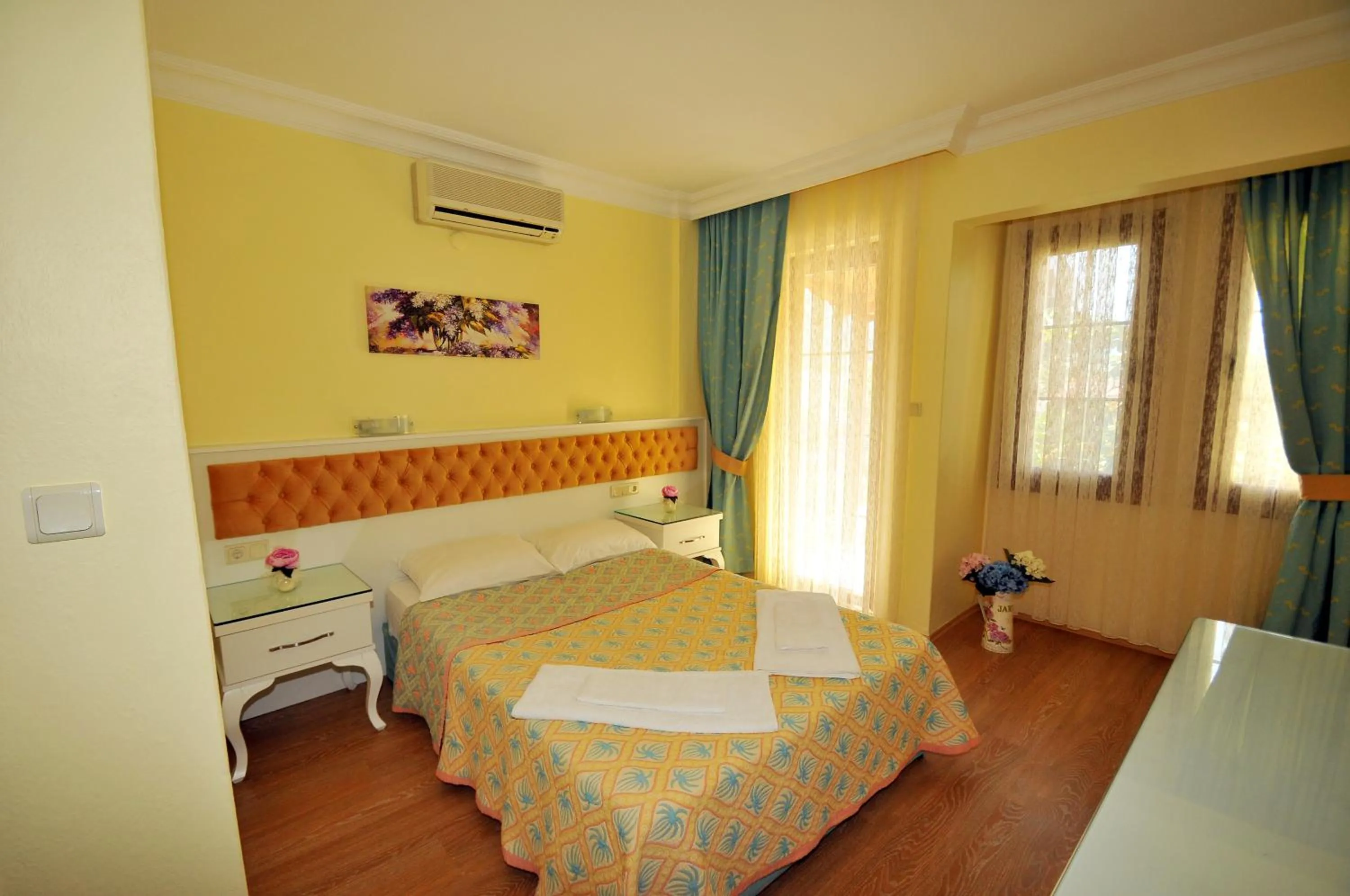 Photo of the whole room in İlkiz Beach Hotel