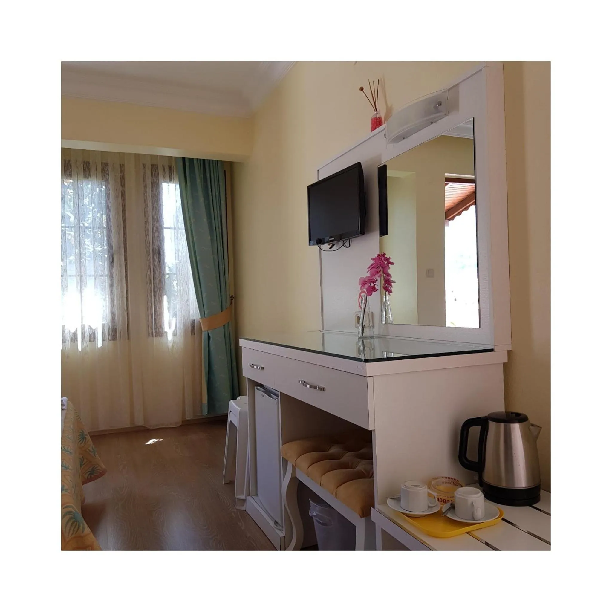 Coffee/tea facilities in İlkiz Beach Hotel