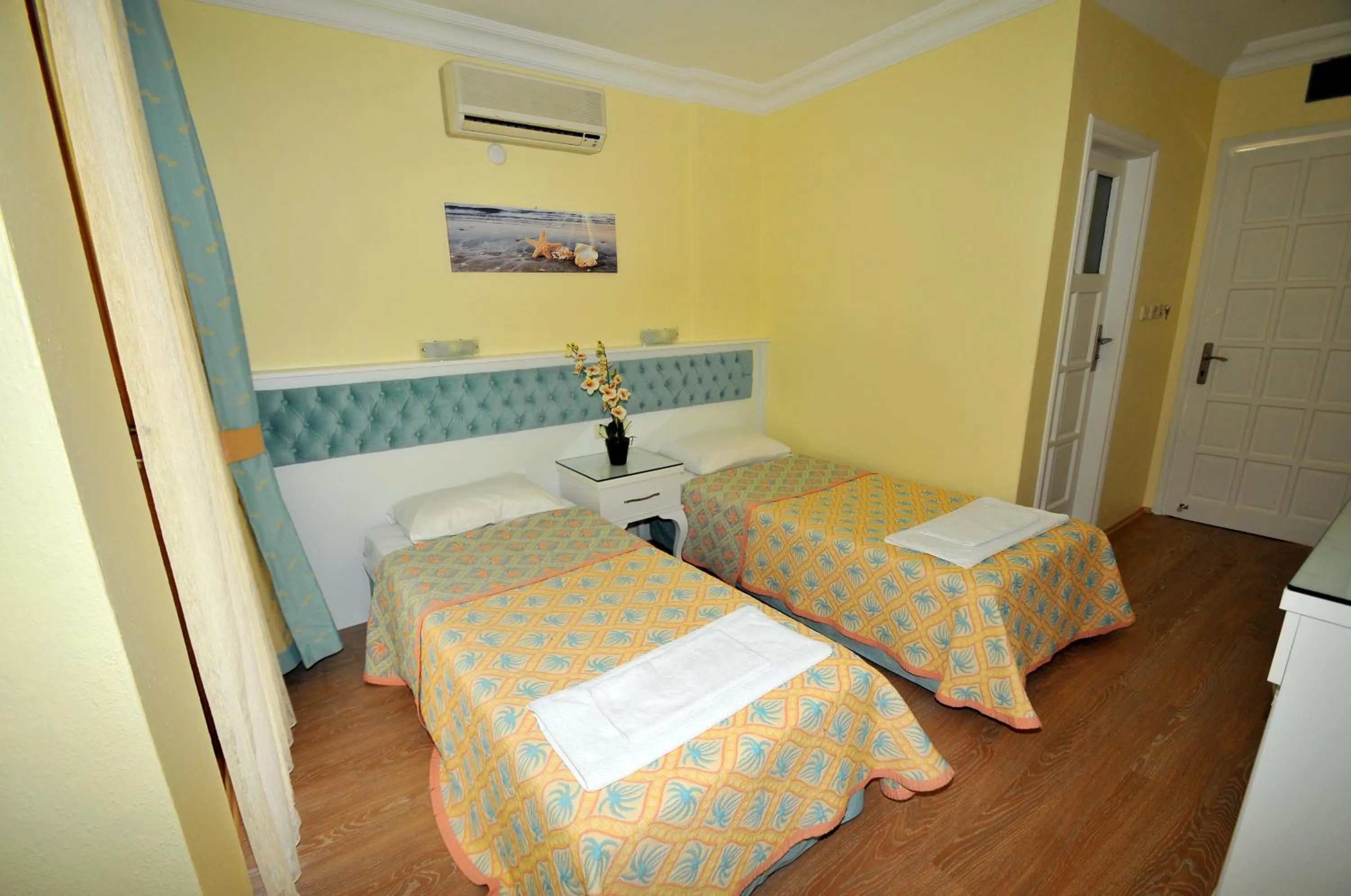 Photo of the whole room in İlkiz Beach Hotel