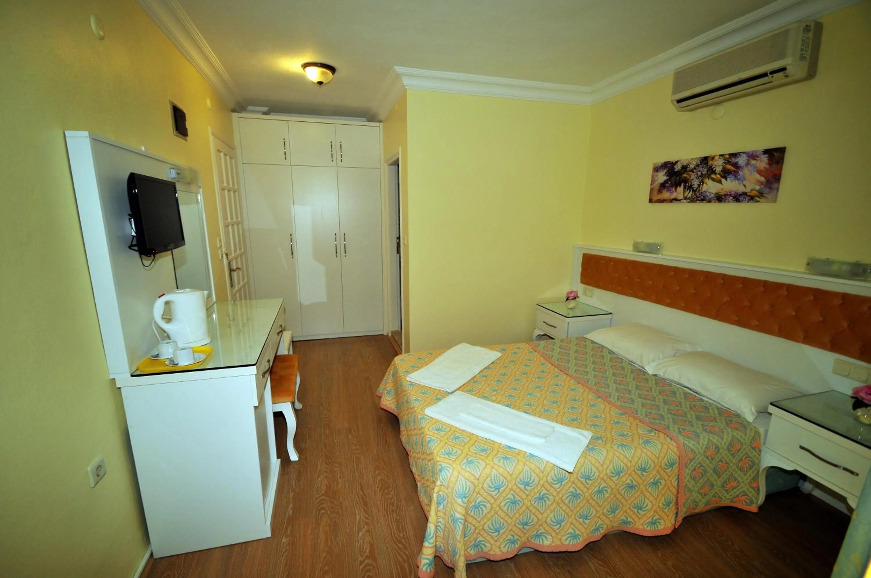 Photo of the whole room in İlkiz Beach Hotel