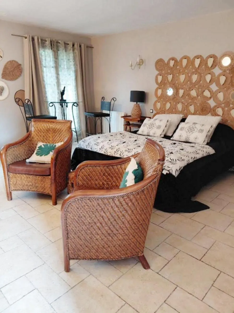 Bed in Les Roses de Montherlant