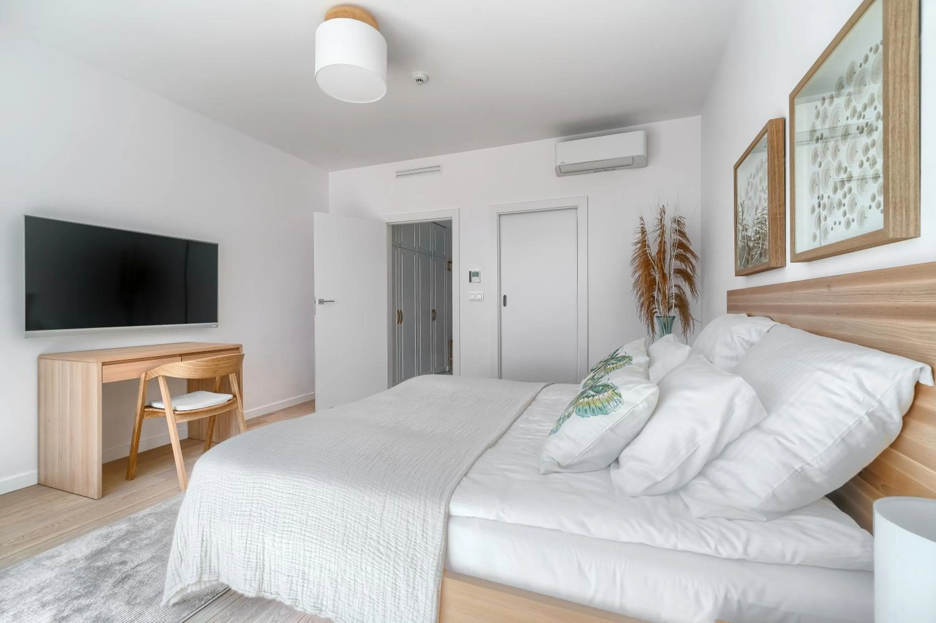 Bedroom, Bed in Apartamenty Marina z widokiem na morze