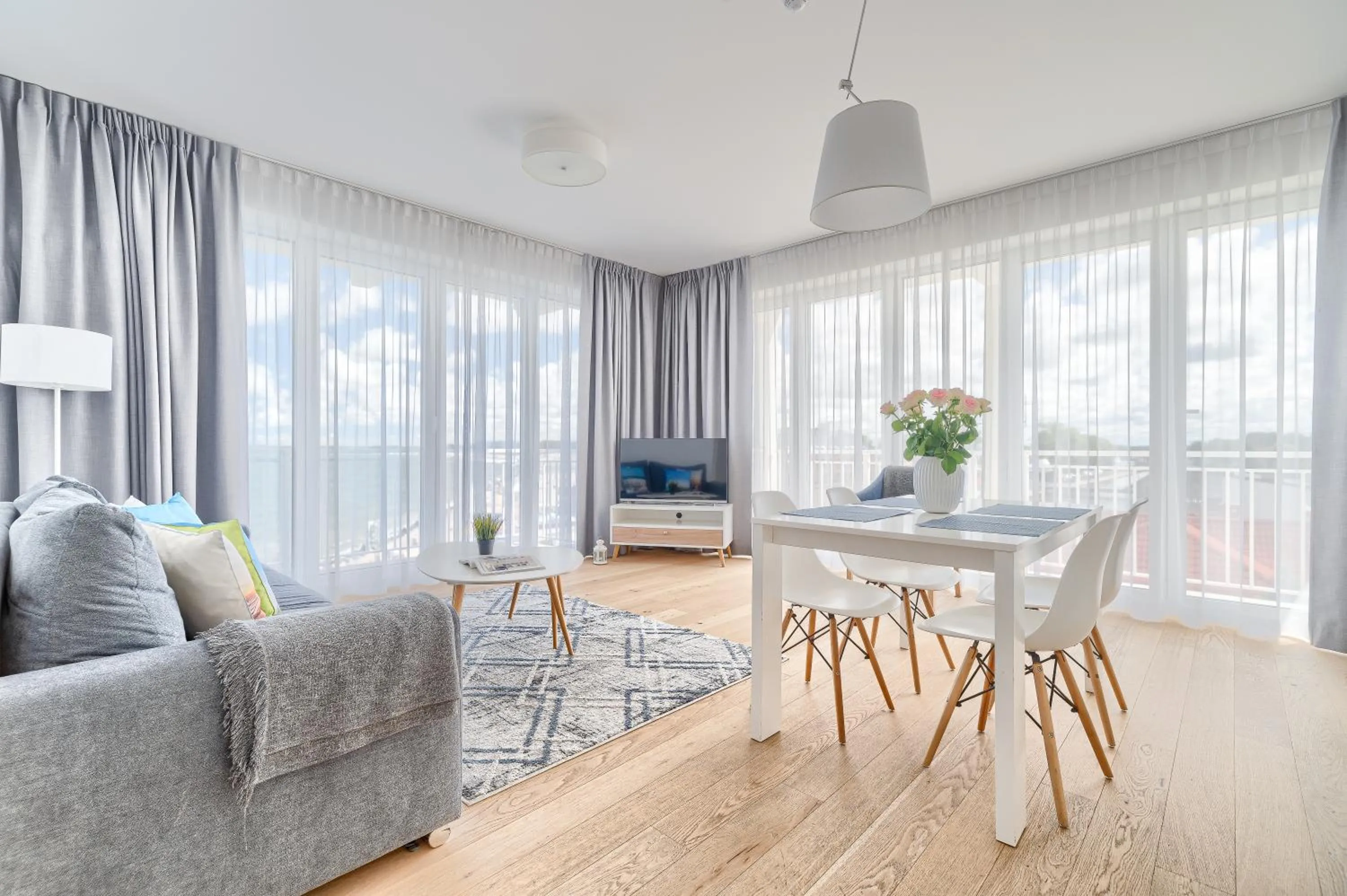 Dining area in Apartamenty Marina z widokiem na morze