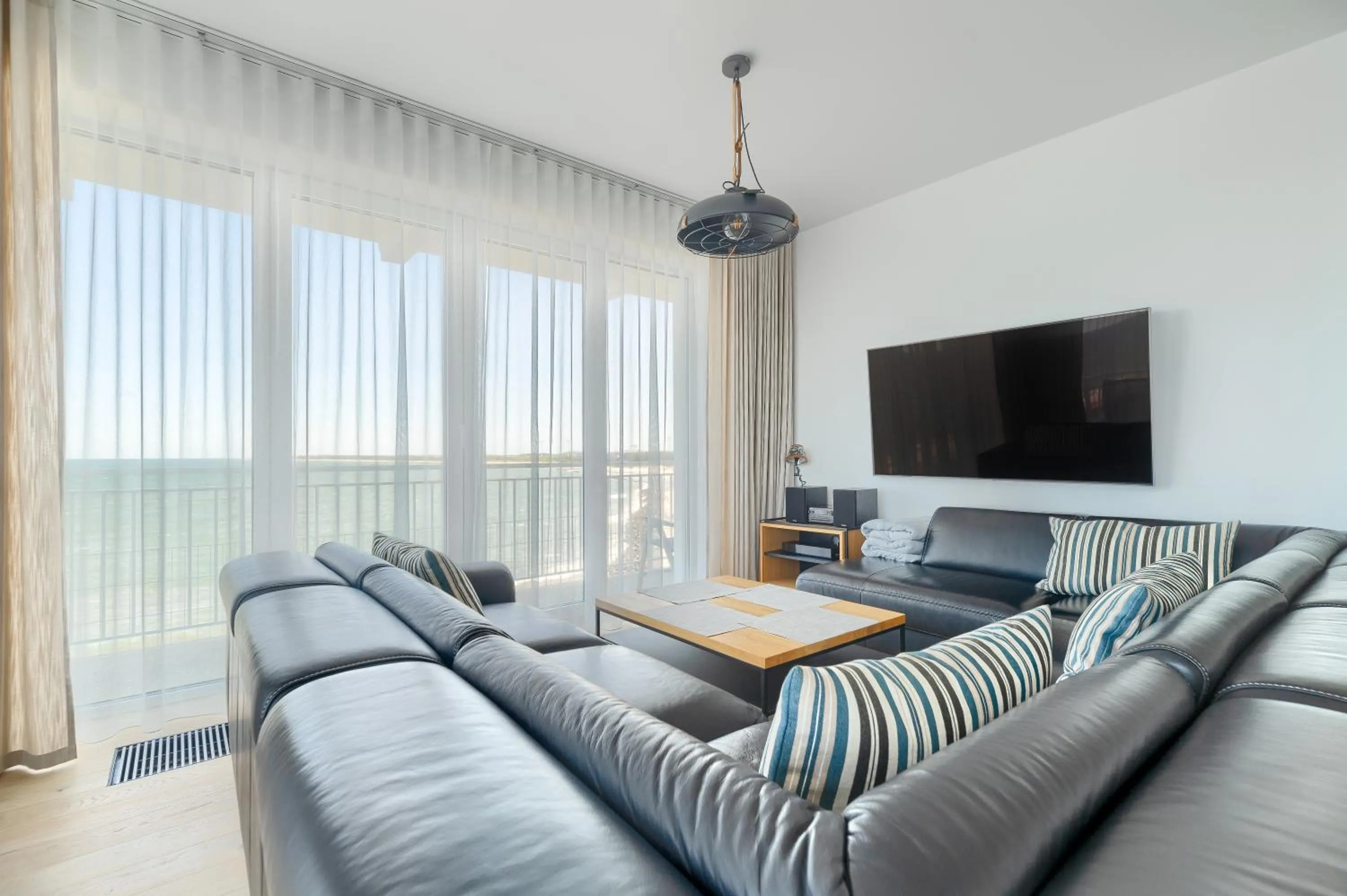 TV and multimedia in Apartamenty Marina z widokiem na morze