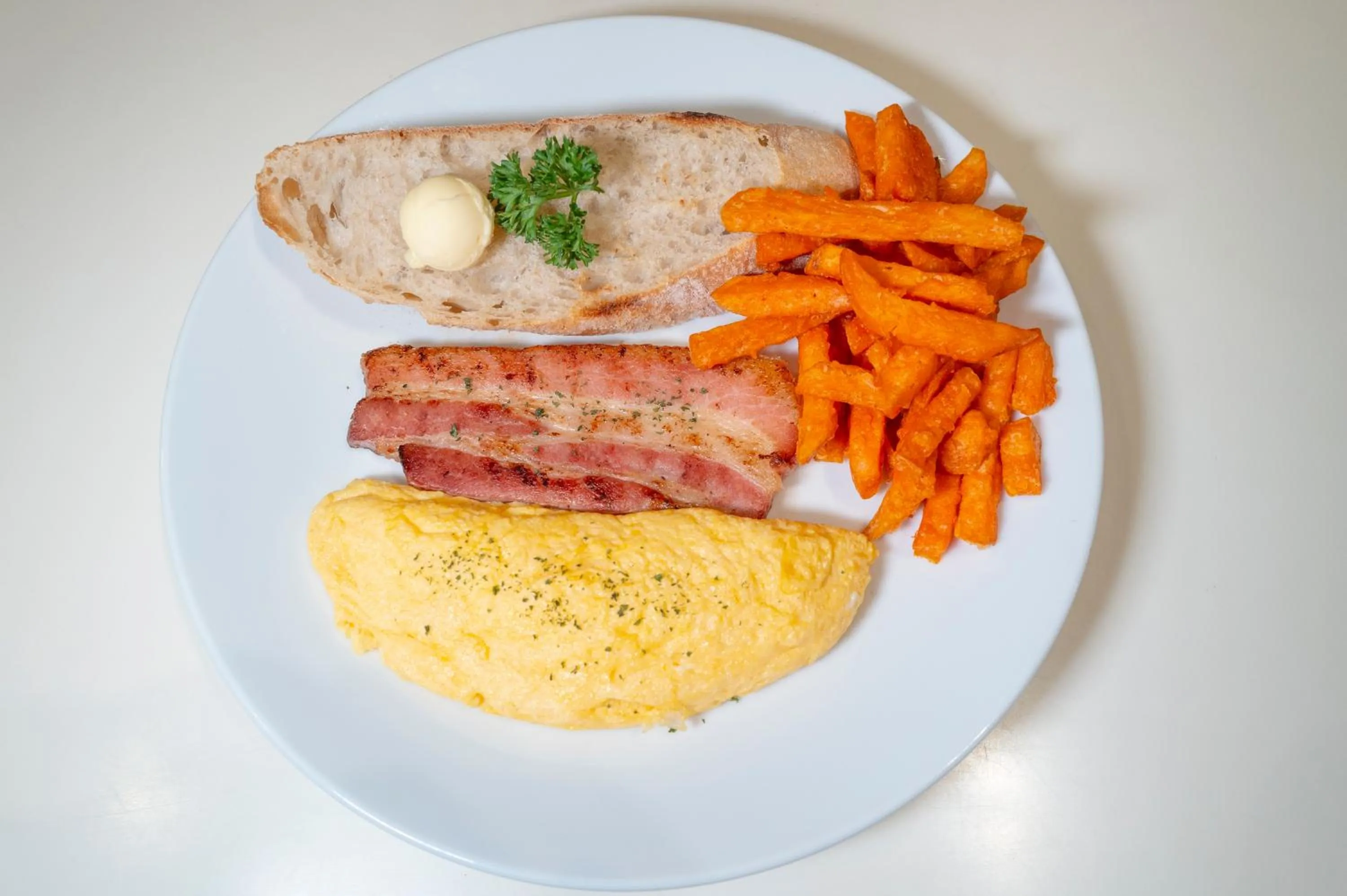 Restaurant/places to eat in Kritthai Residence