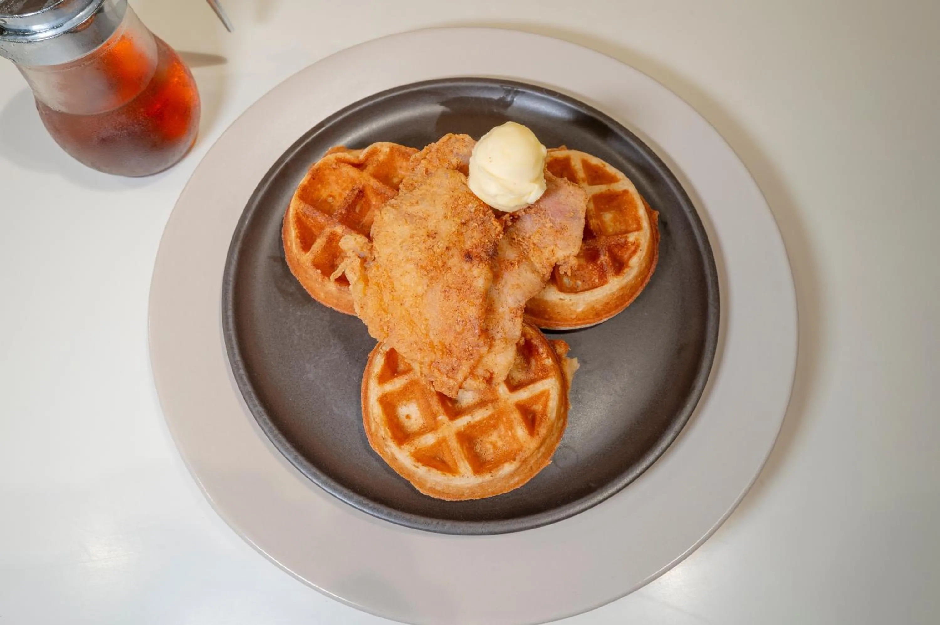 Restaurant/places to eat in Kritthai Residence