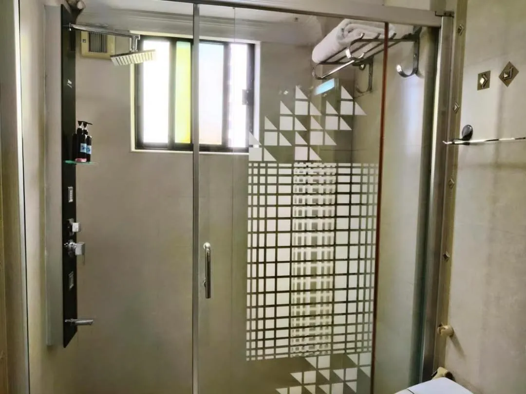 Shower in Hotel Nikko Towers