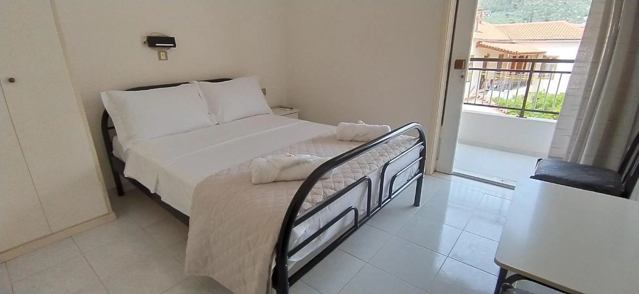 Bed in Leonidio Rocks