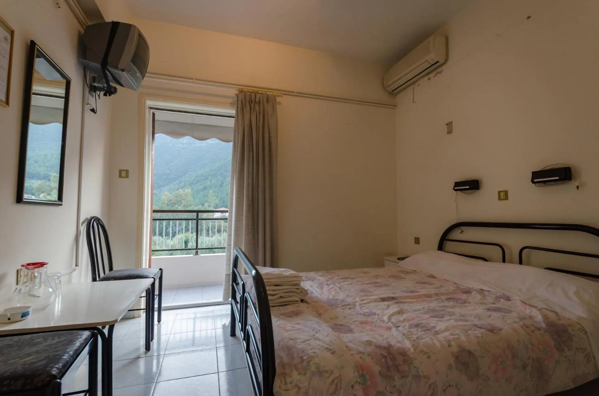 Bed in Leonidio Rocks